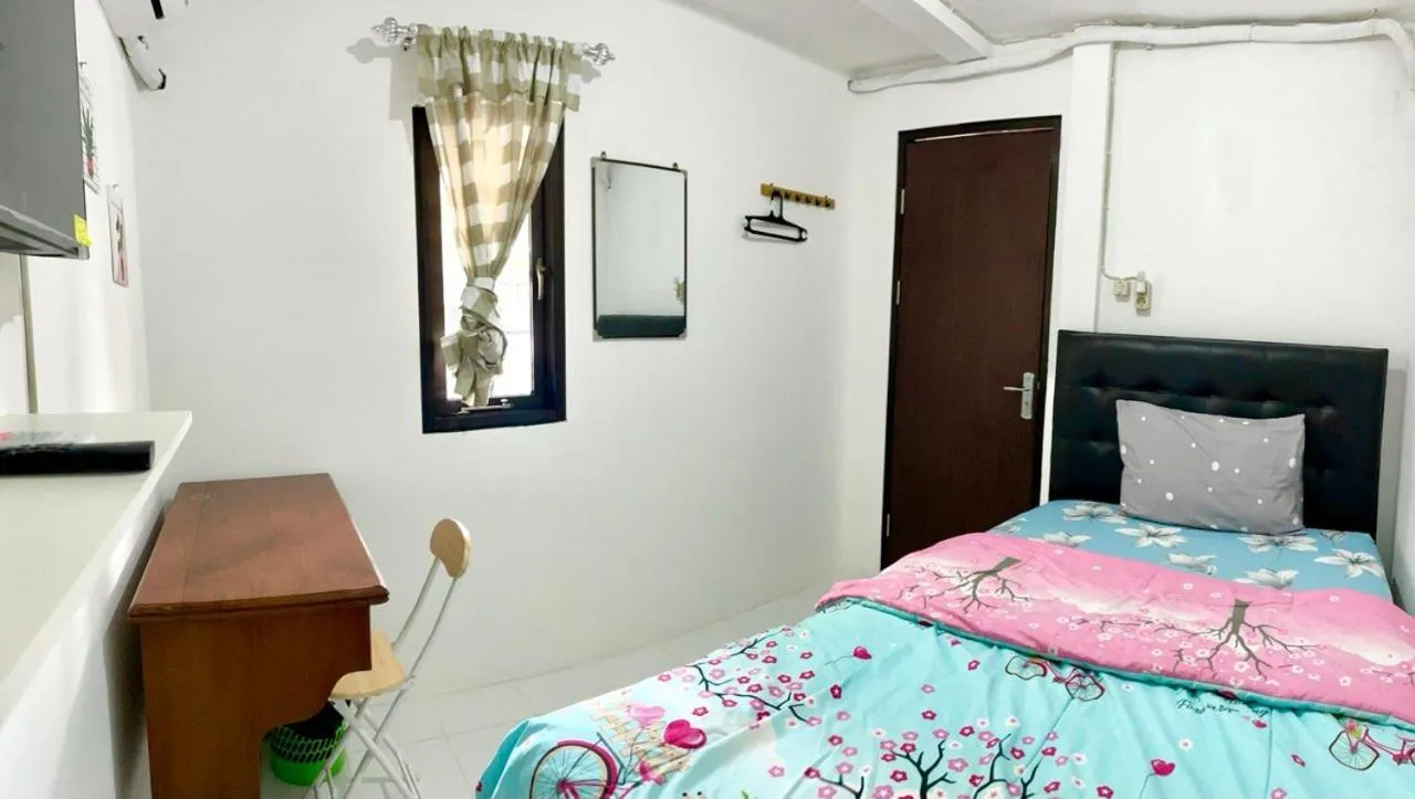 Bed in Dehome near Pakuwon Mall