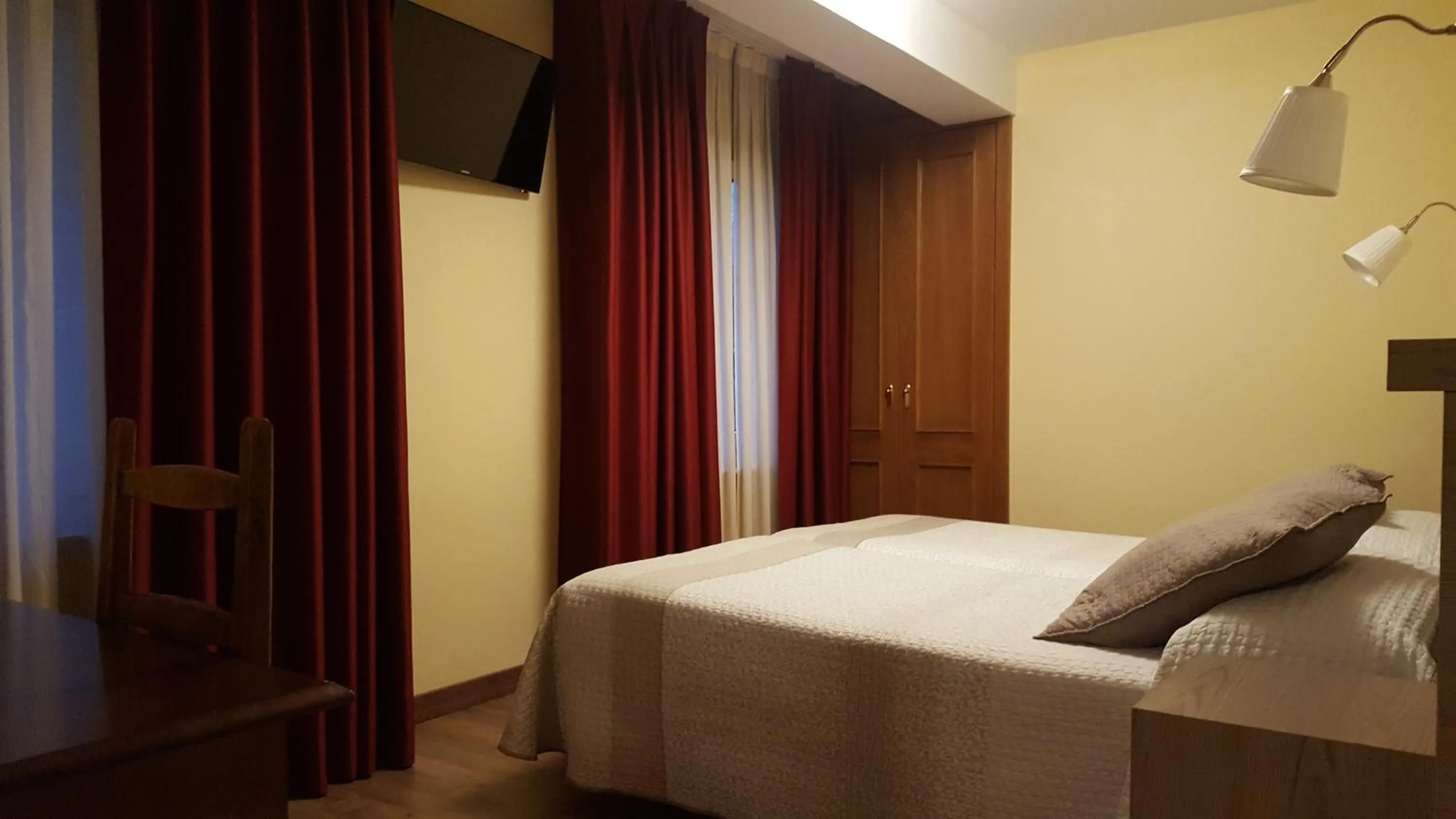 Bed in Hotel Naranjo De Bulnes