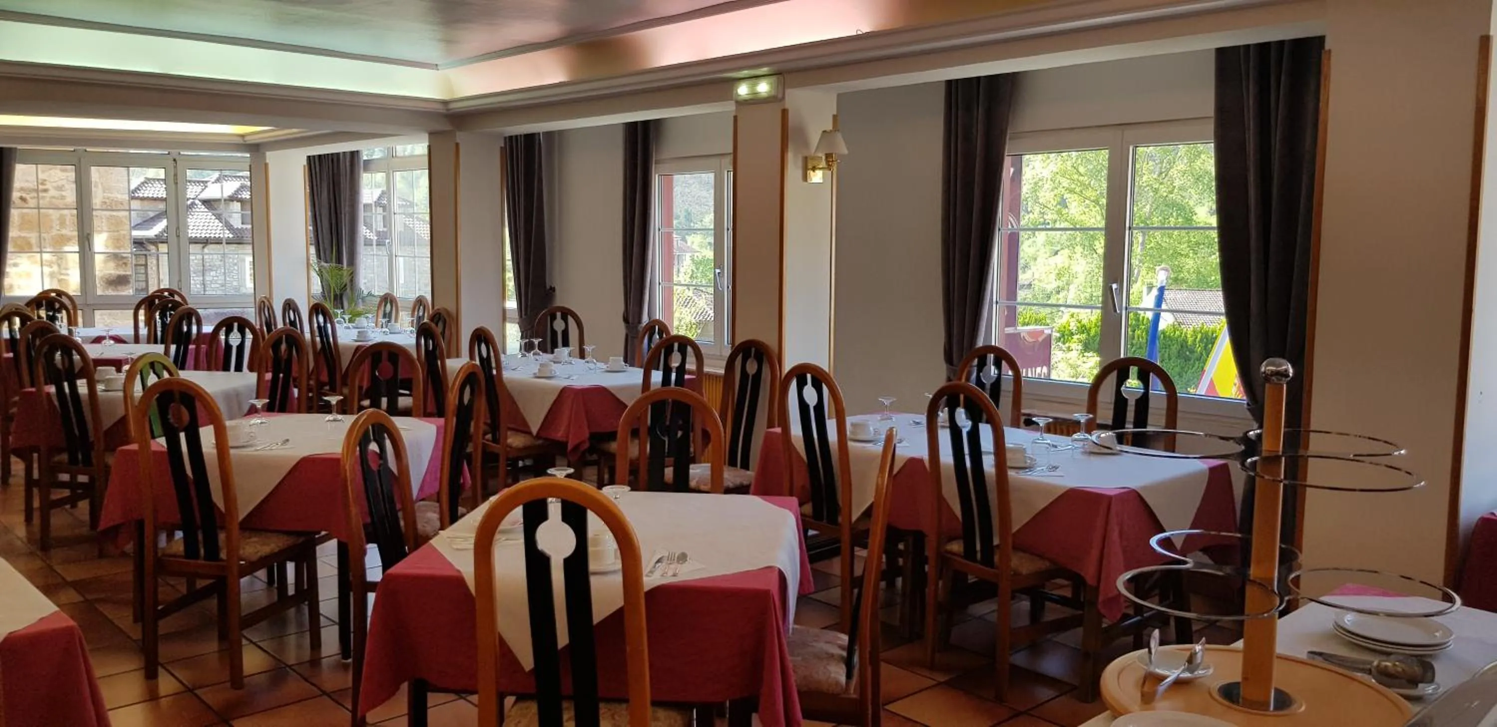 Restaurant/places to eat in Hotel Naranjo De Bulnes
