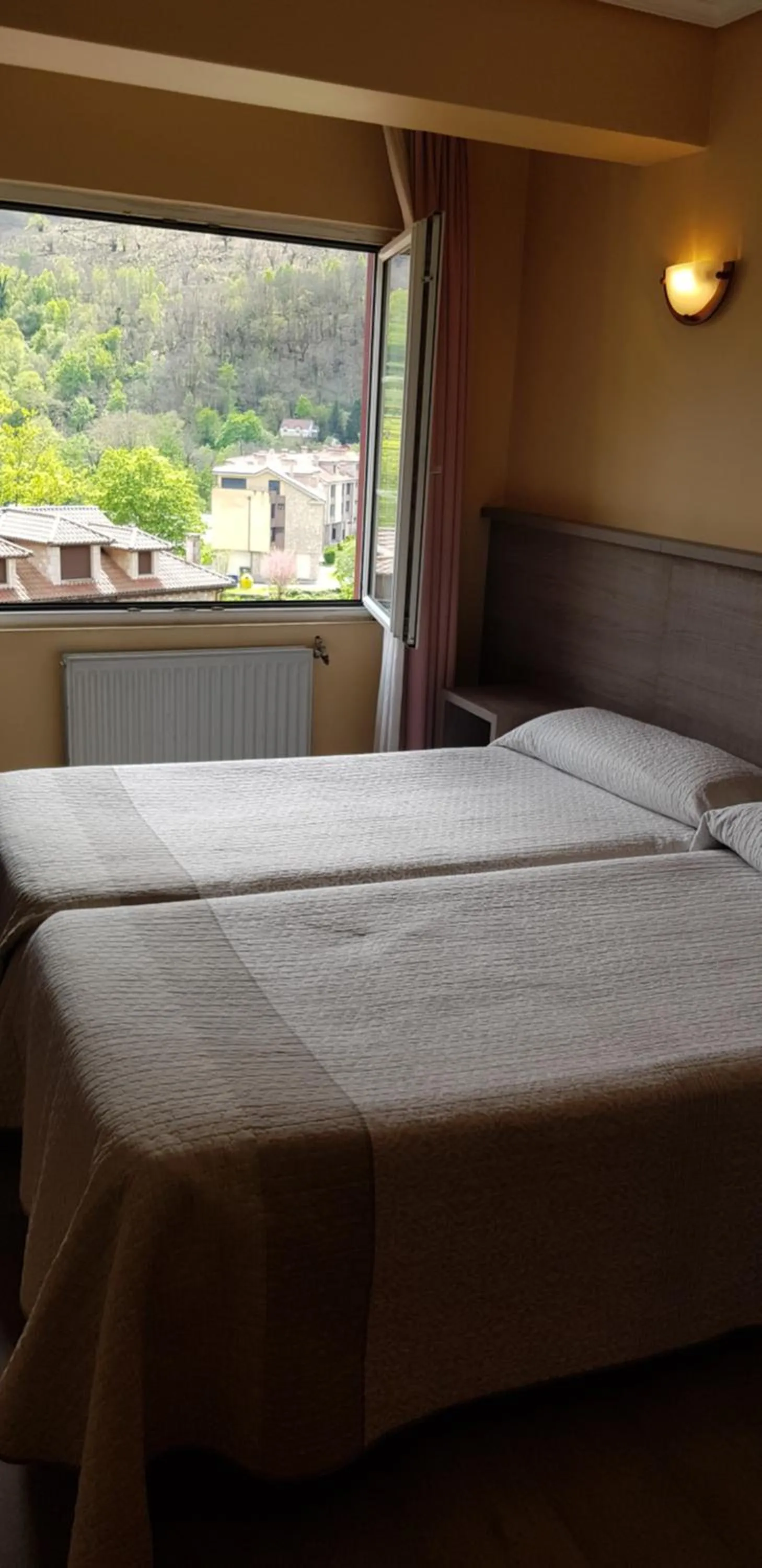Mountain view, Bed in Hotel Naranjo De Bulnes