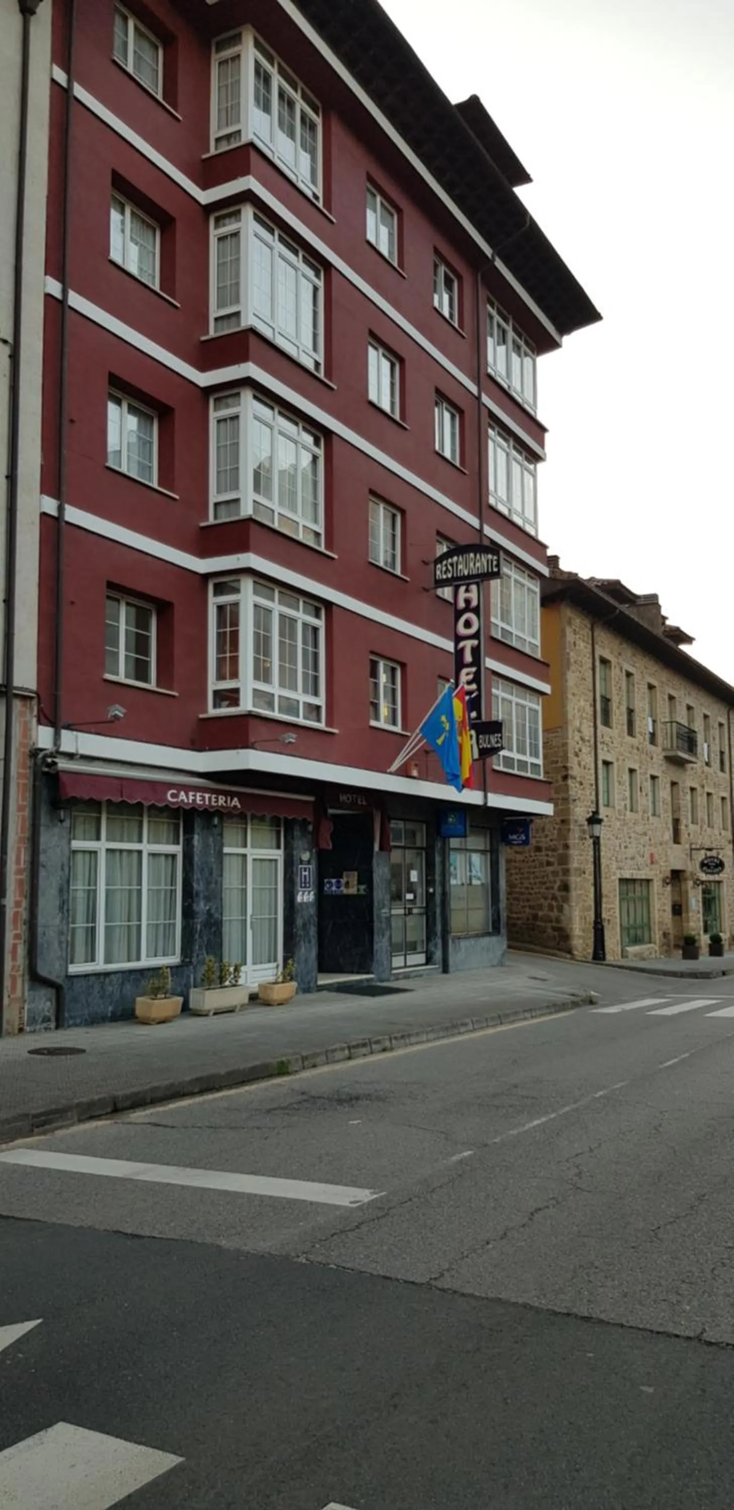 Property building in Hotel Naranjo De Bulnes