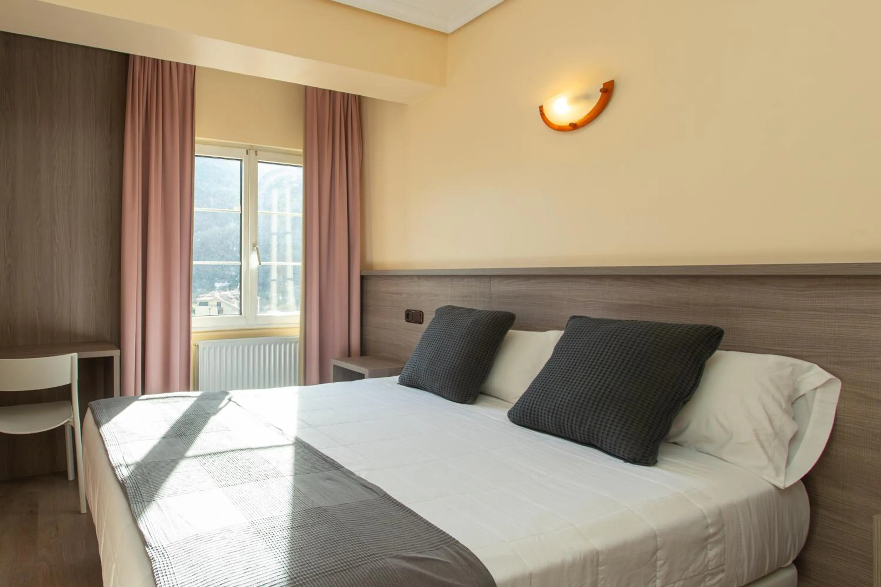Photo of the whole room, Bed in Hotel Naranjo De Bulnes
