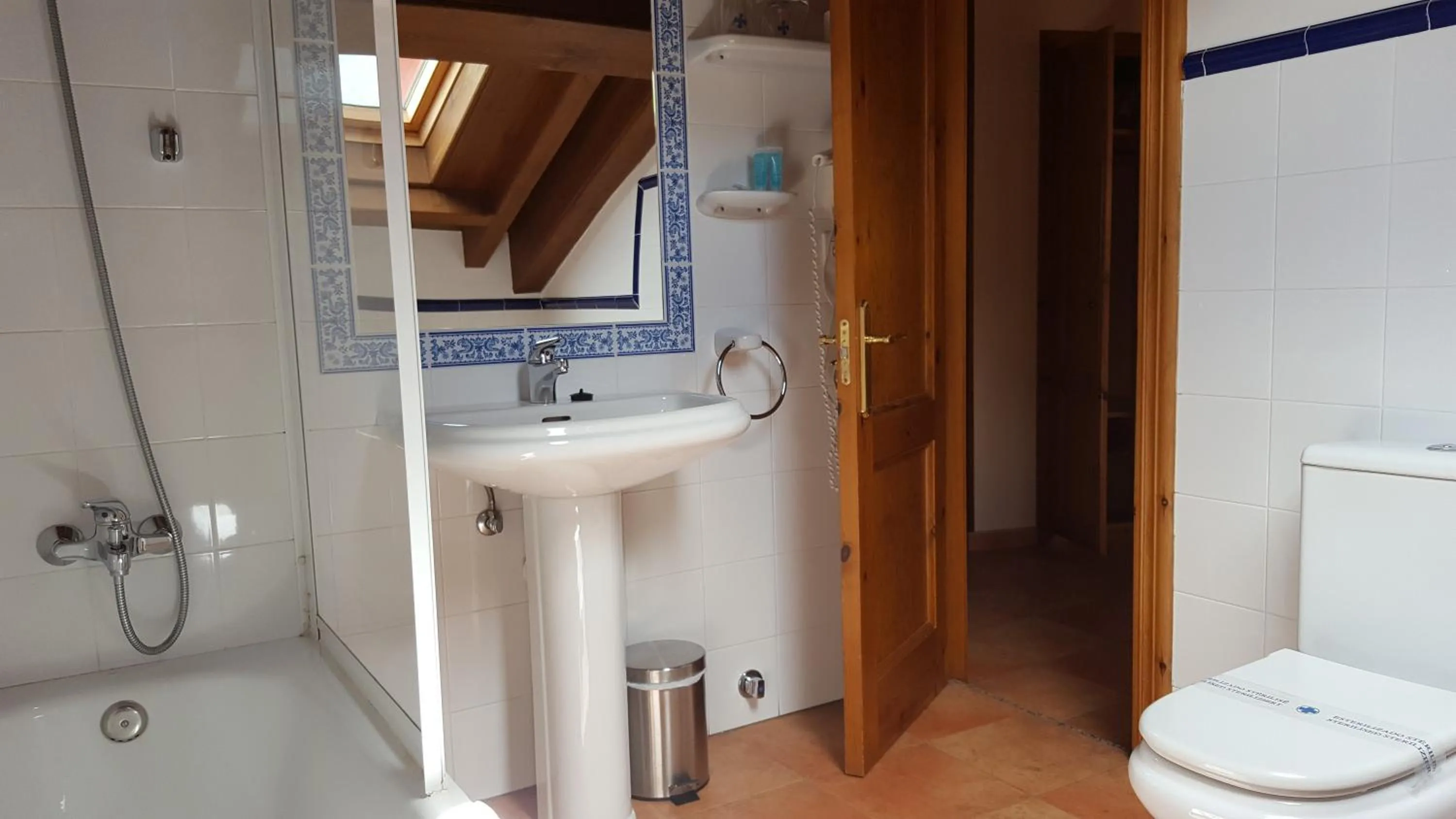 Bath in Hotel Naranjo De Bulnes