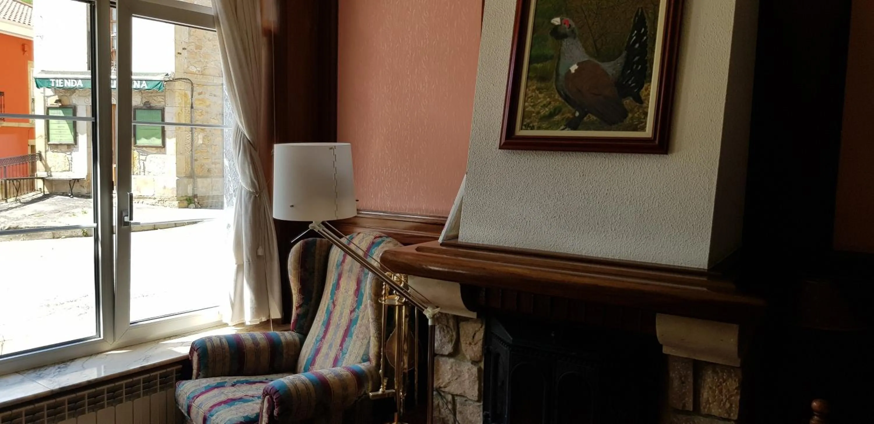 Lounge or bar in Hotel Naranjo De Bulnes