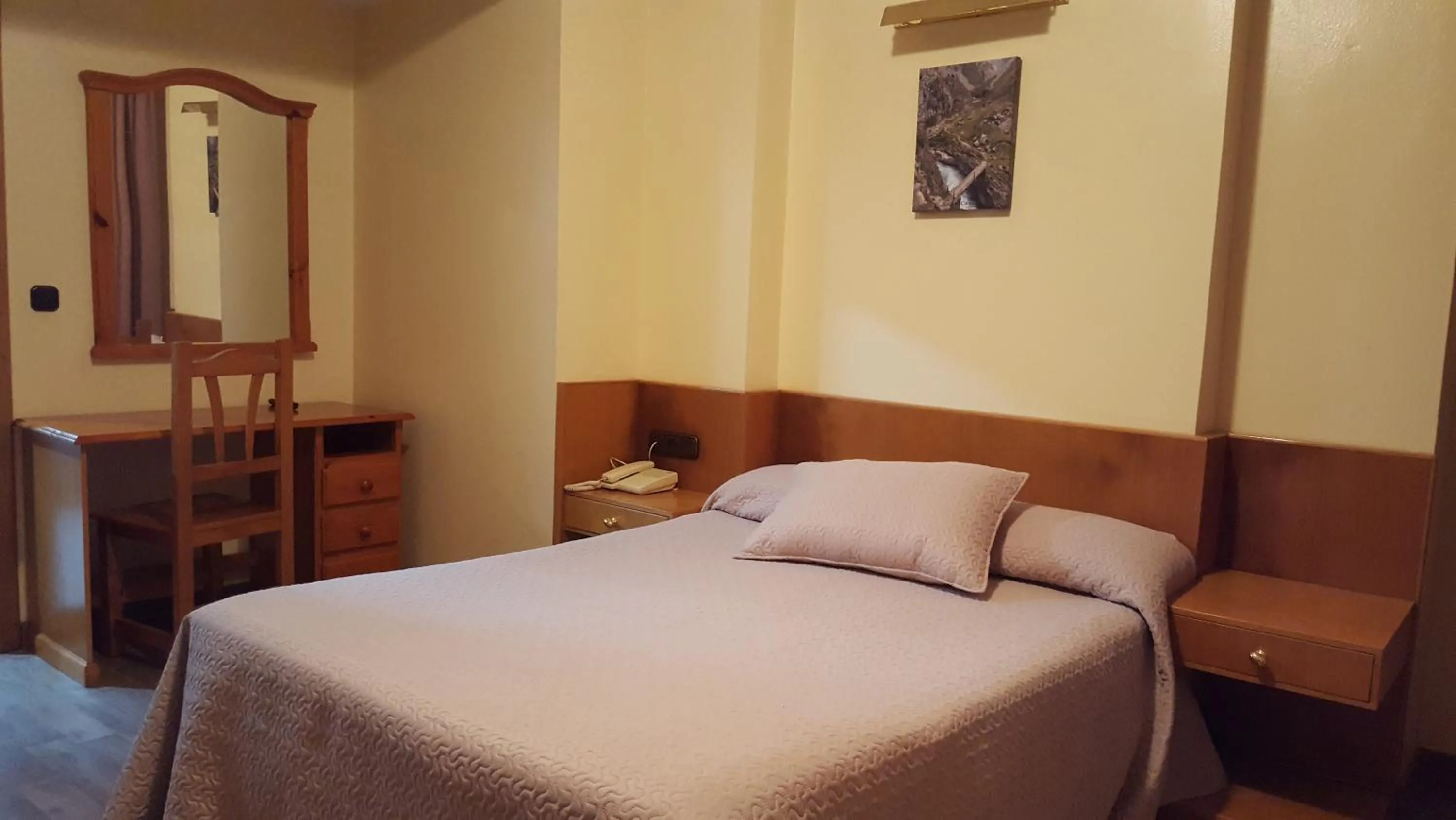Bed in Hotel Naranjo De Bulnes