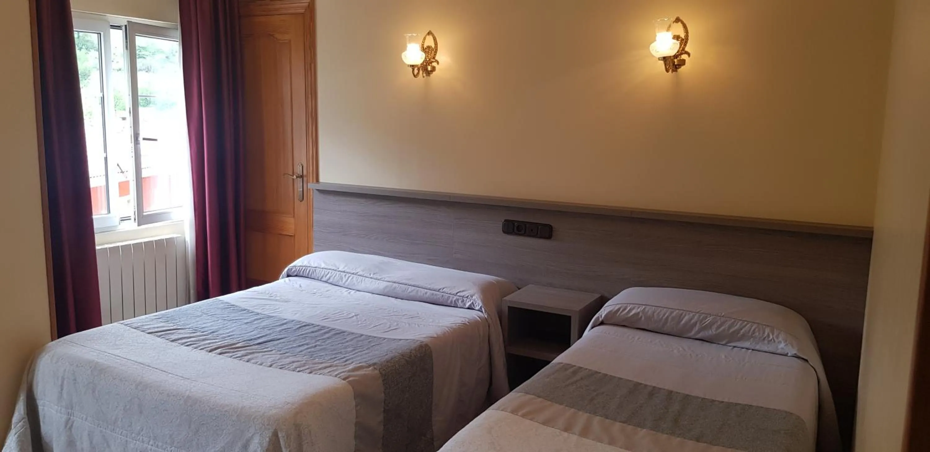 Photo of the whole room, Bed in Hotel Naranjo De Bulnes
