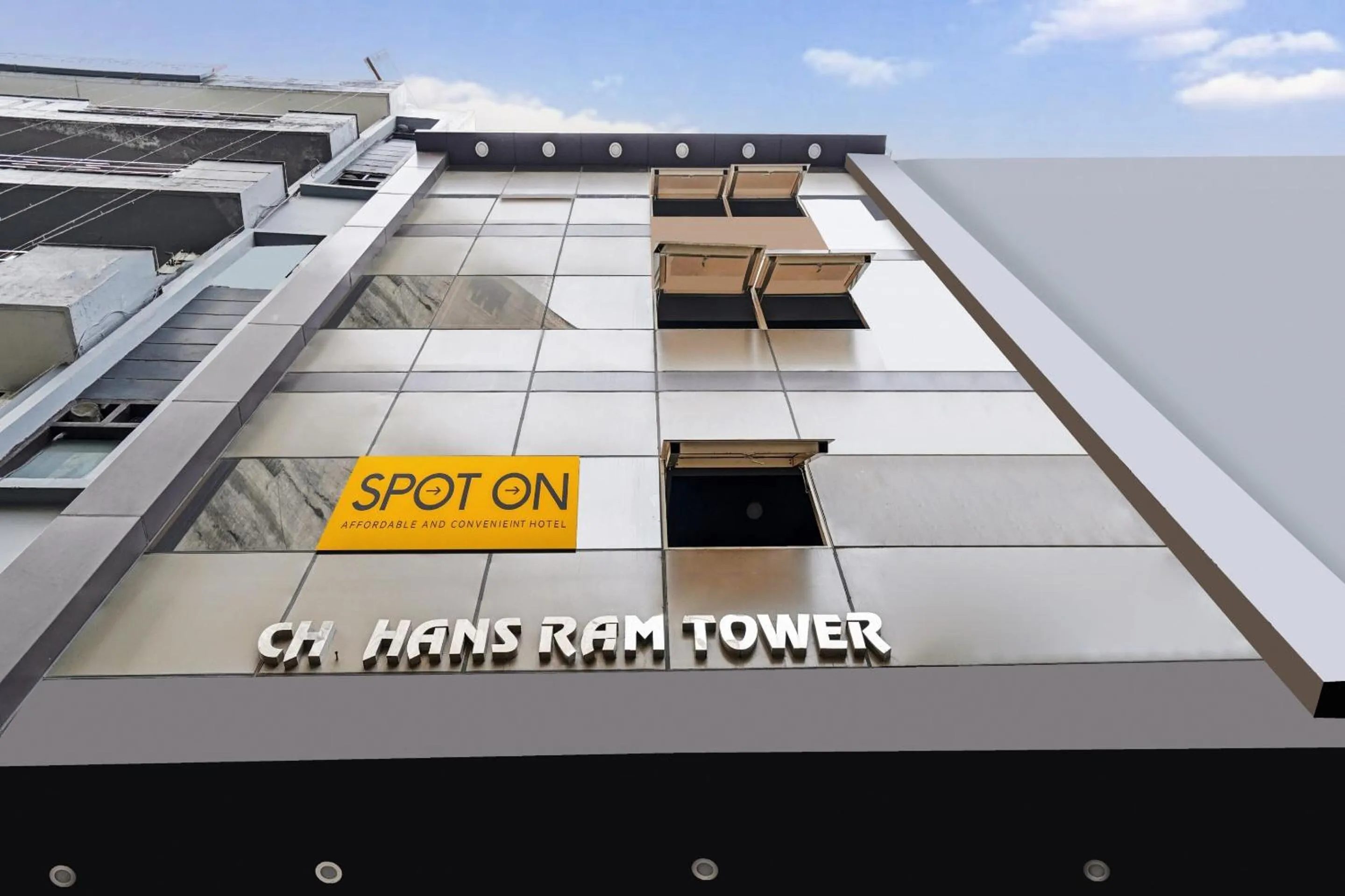 Facade/entrance in Spot On AK Residency