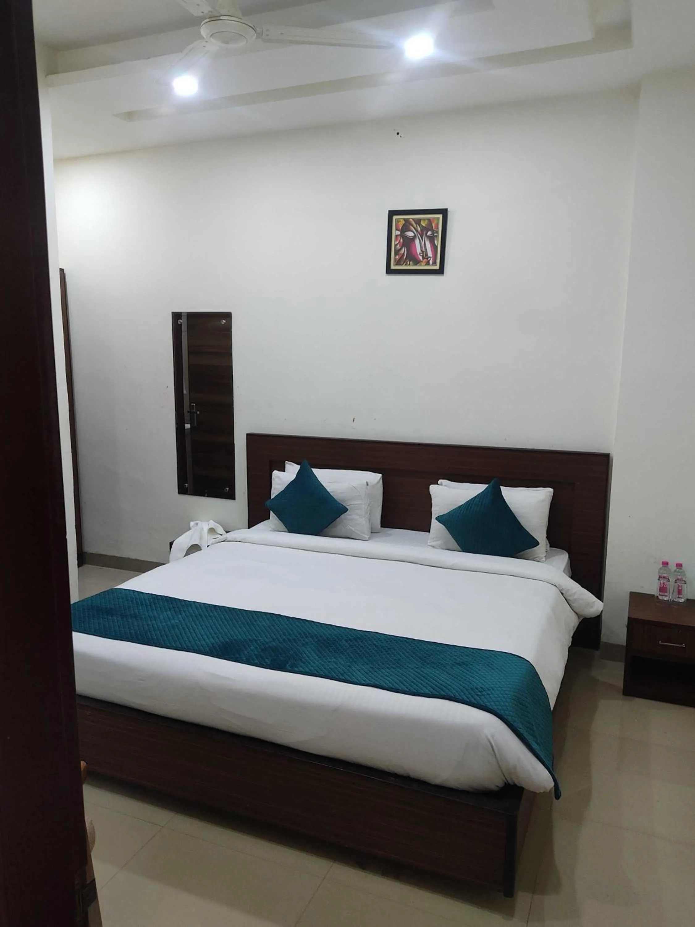 Bedroom in Hotel Karni Vilas