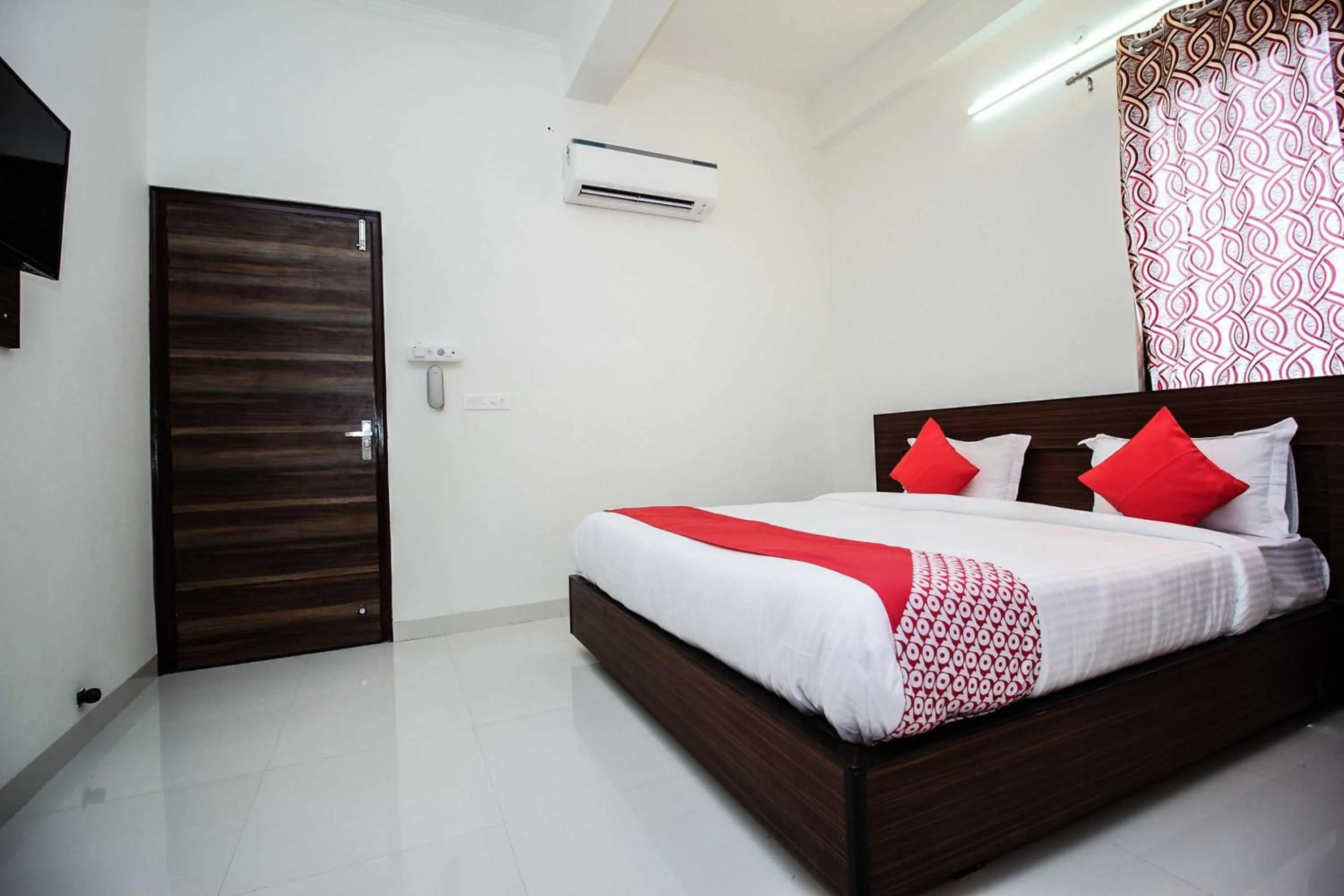 Bedroom in Hotel Karni Vilas