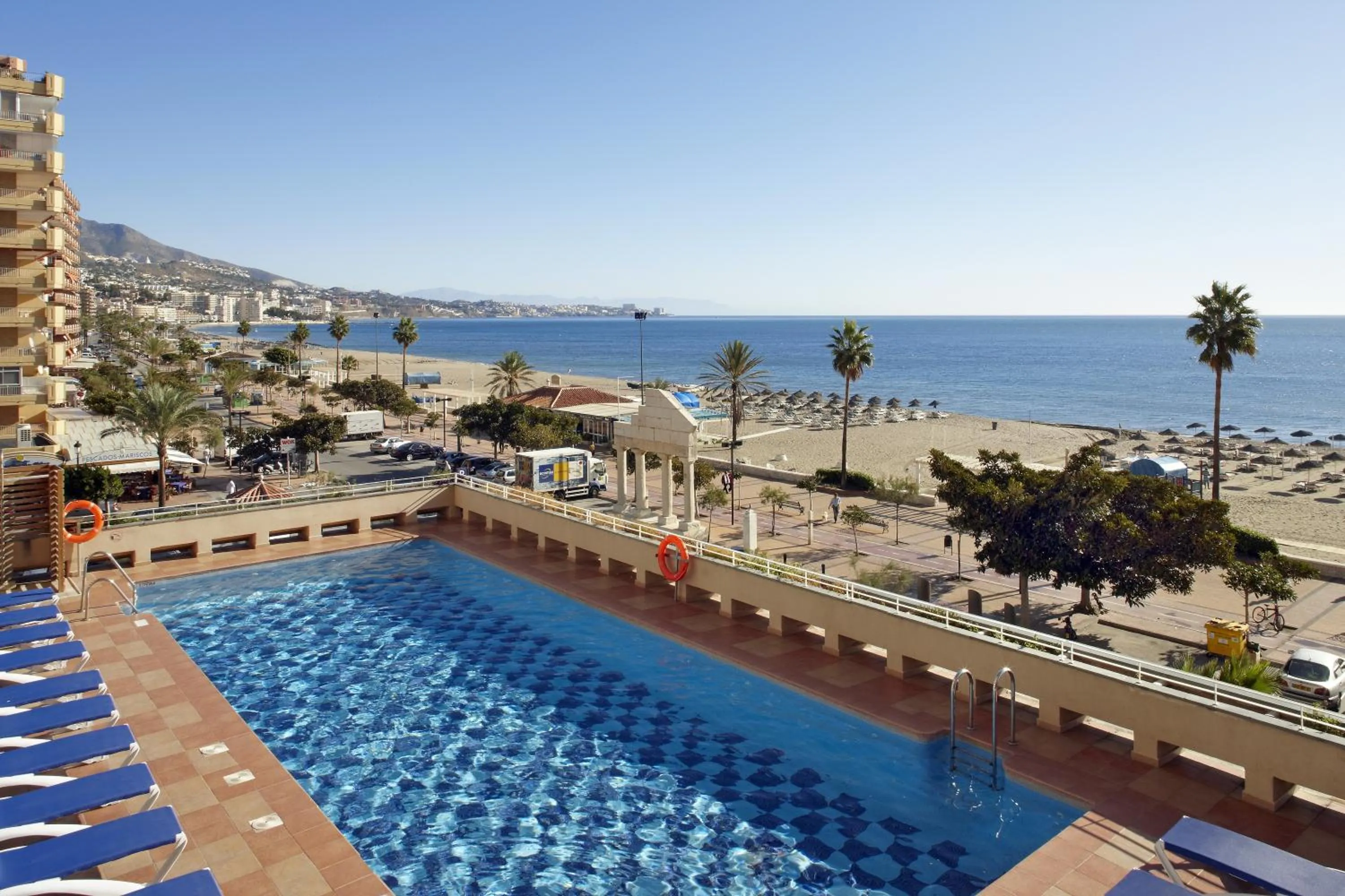 Swimming pool in Ilunion Fuengirola