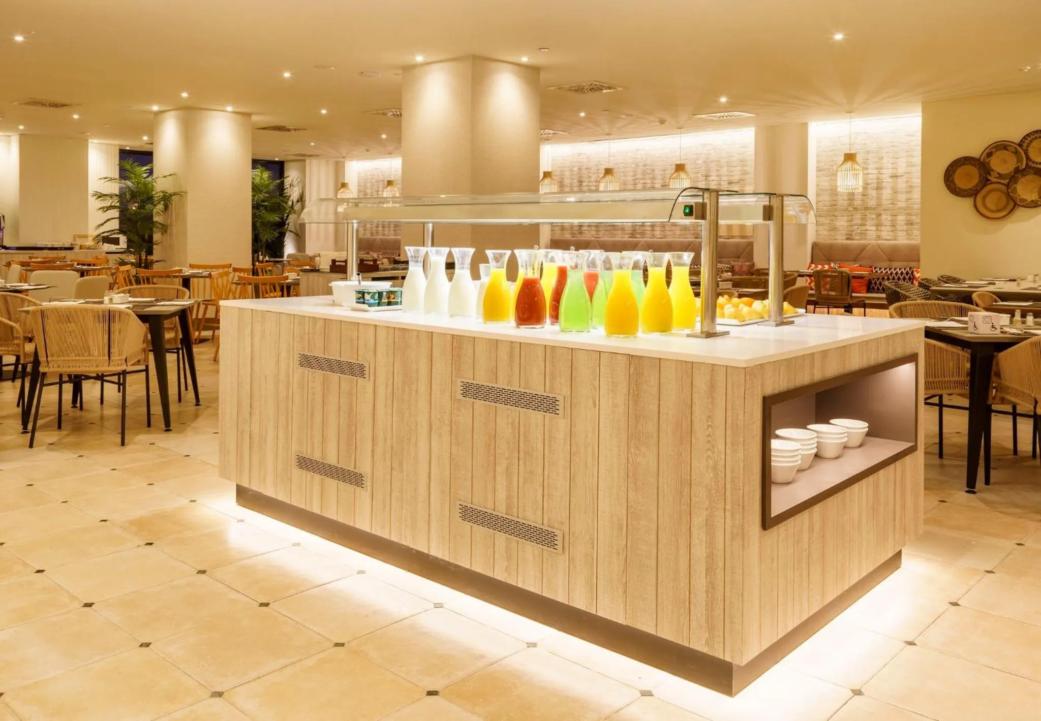 Dining area in Ilunion Fuengirola