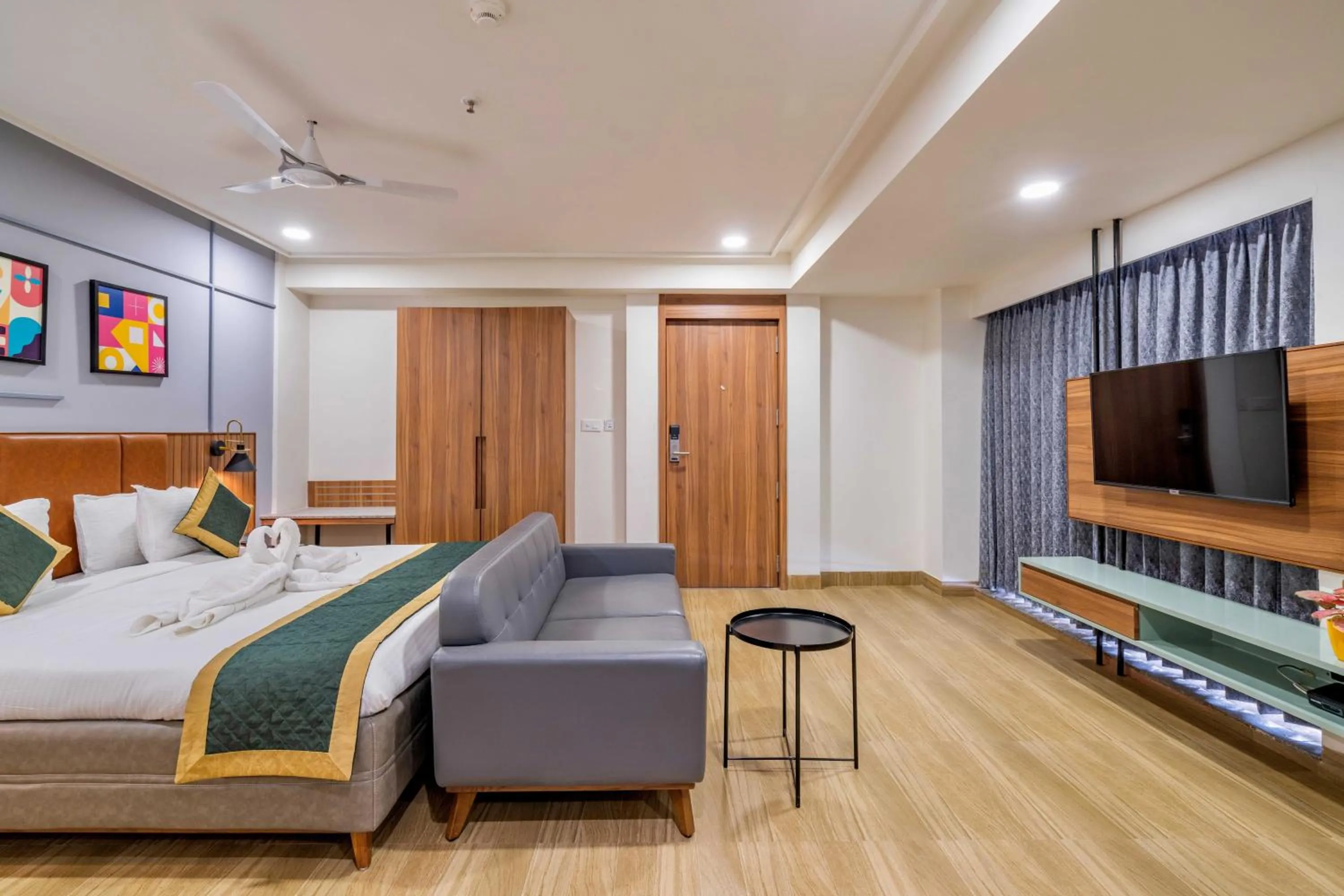 Bed in The Lemon Grass Hotel