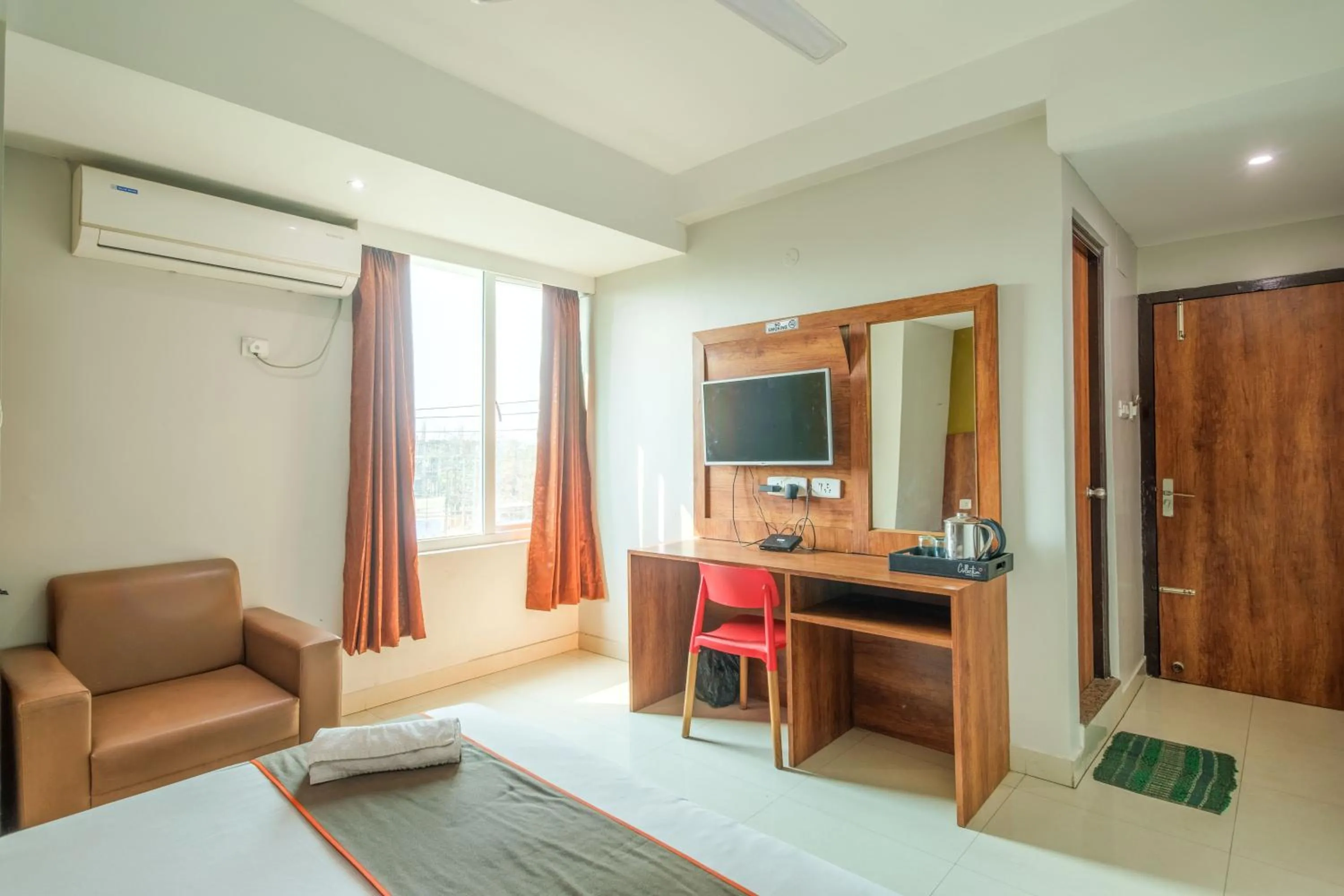 Bed in Hotel Parnil Residency