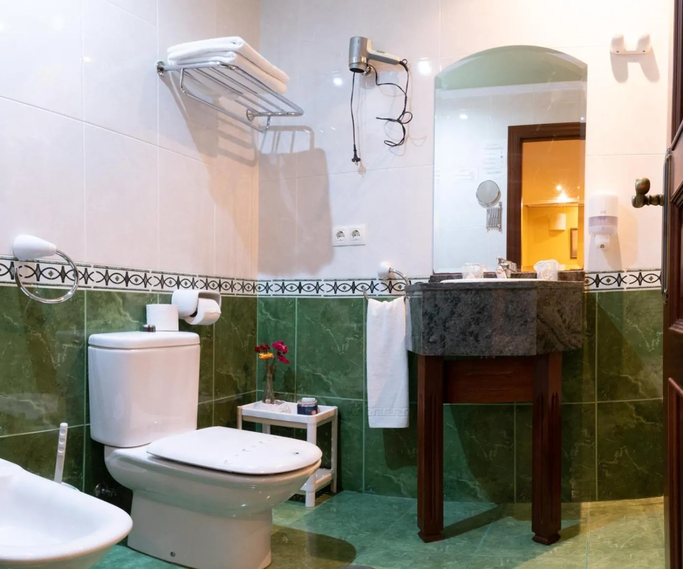 Toilet in Gran Hotel Rural Cela