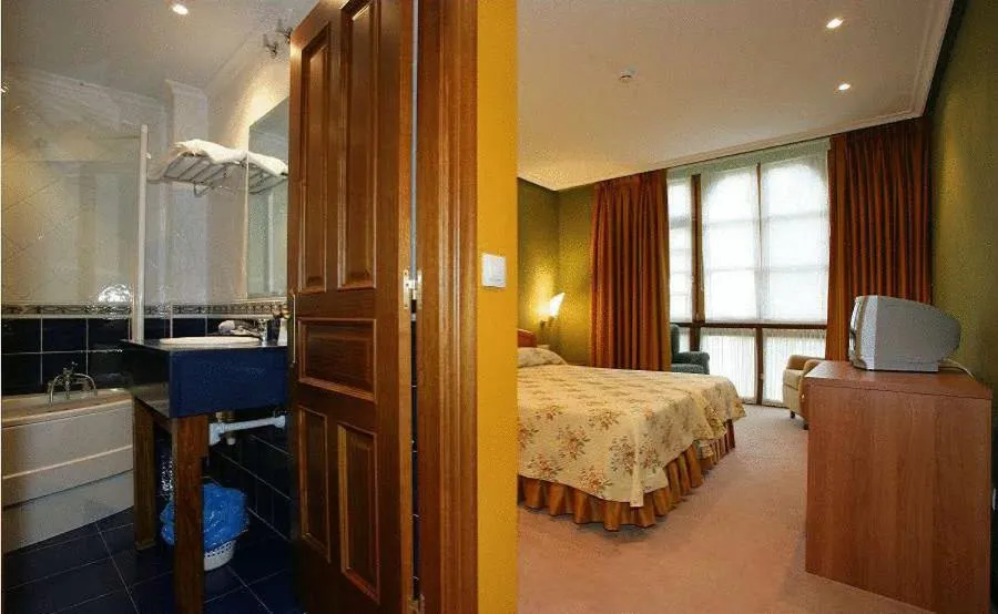 Photo of the whole room, Bed in Gran Hotel Rural Cela