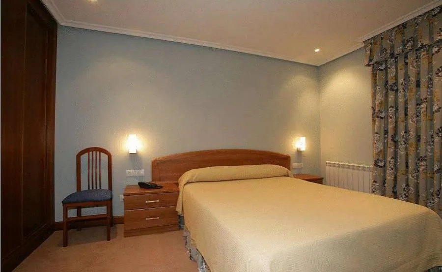 Photo of the whole room, Bed in Gran Hotel Rural Cela