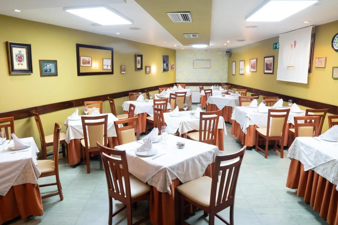 Restaurant/places to eat in Gran Hotel Rural Cela