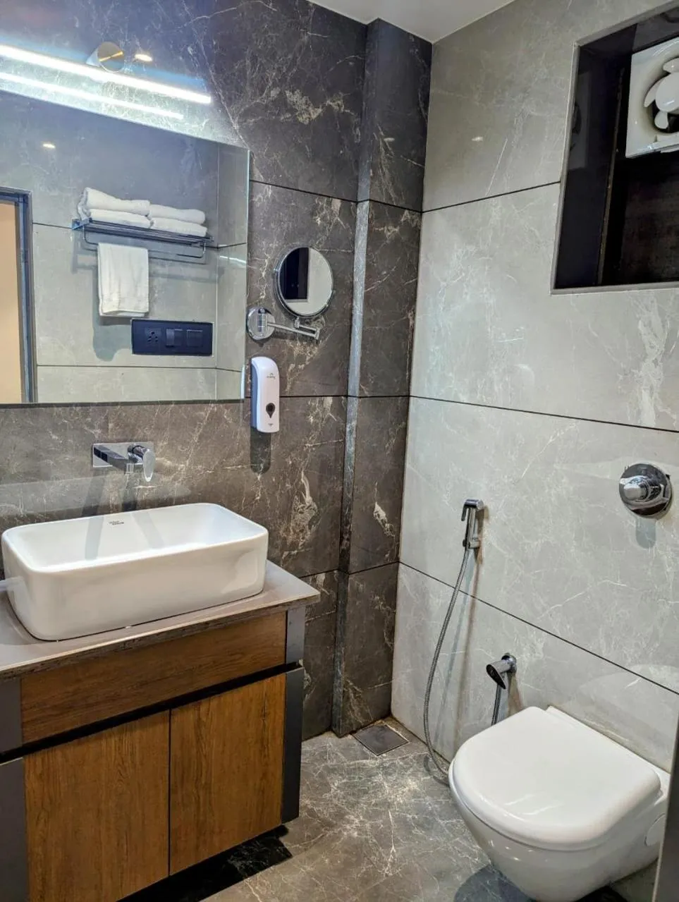 Bathroom in Hotel Red Chillee Restro