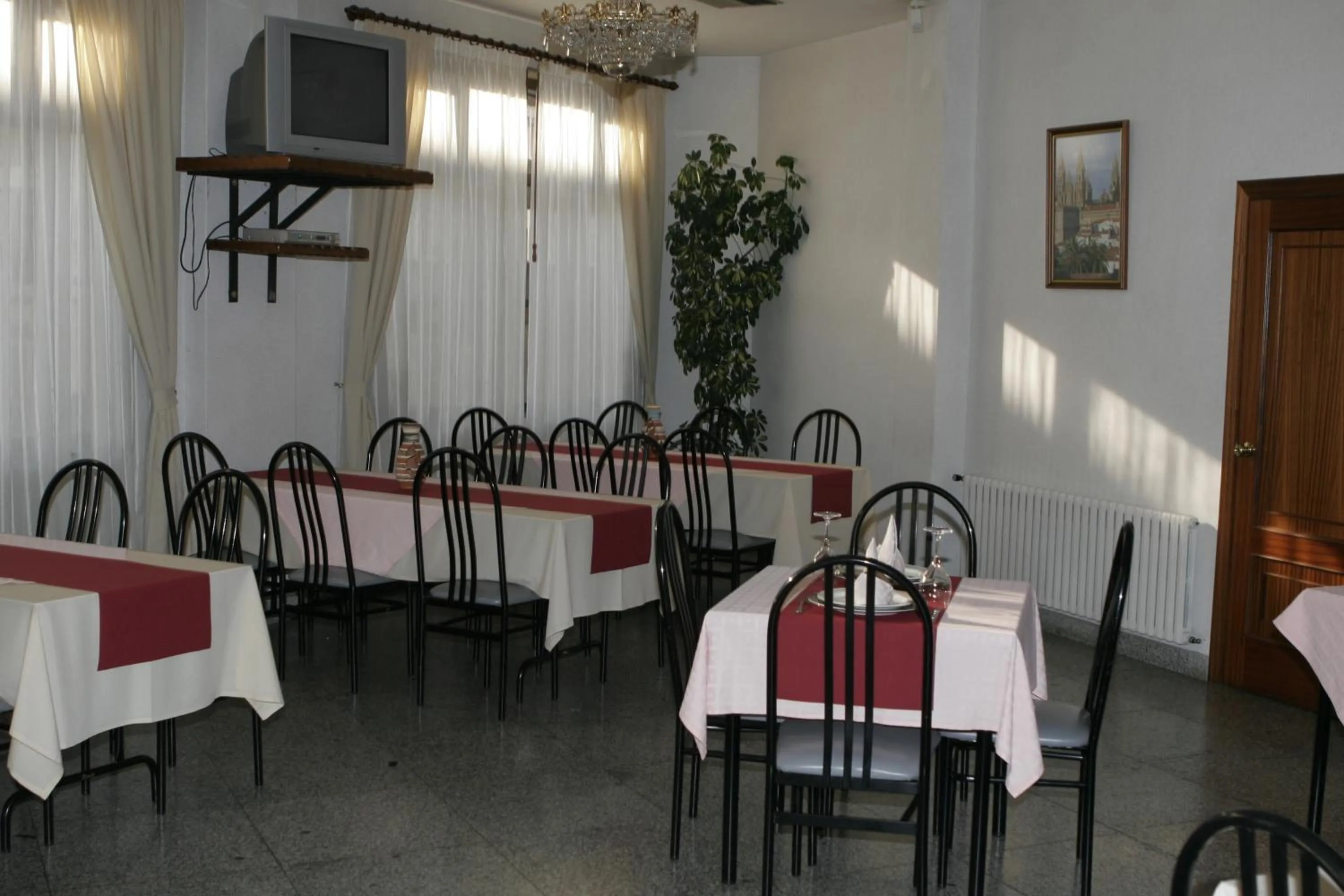 Restaurant/places to eat in Hotel Xallas