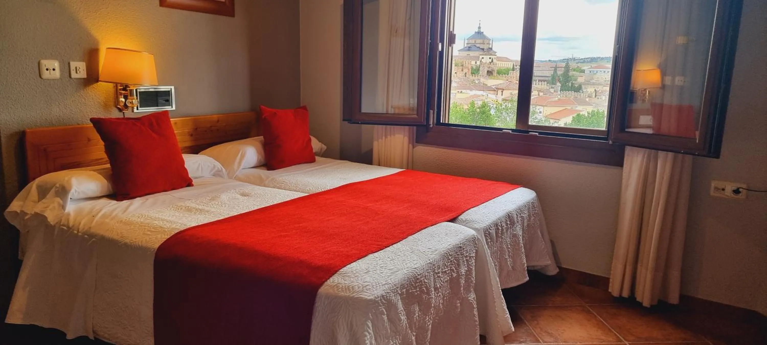 Bedroom, Bed in Hotel Real De Toledo