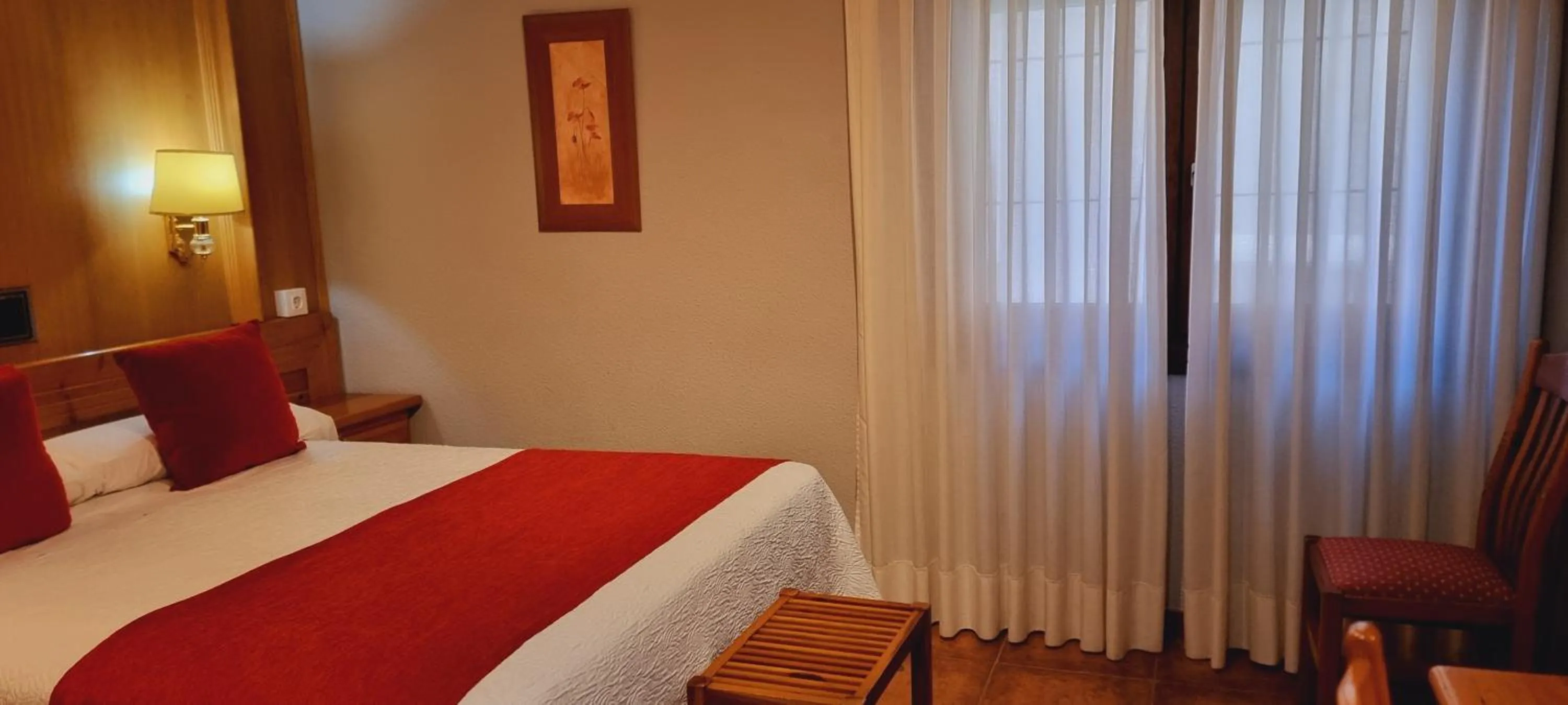 Bedroom, Bed in Hotel Real De Toledo