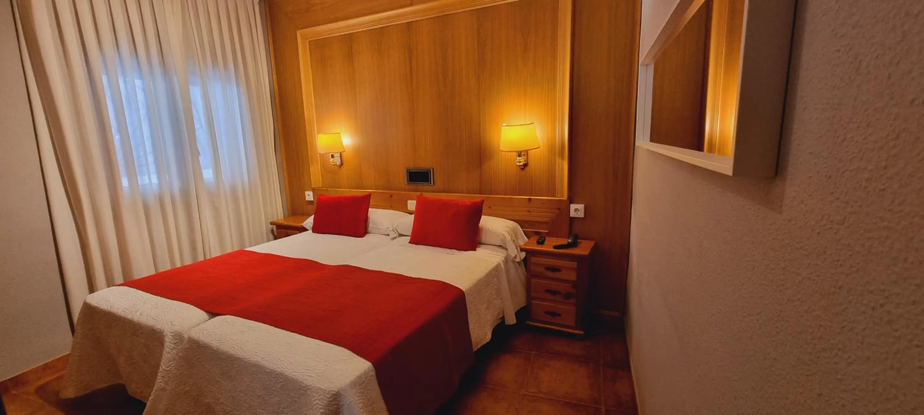 Bedroom, Bed in Hotel Real De Toledo