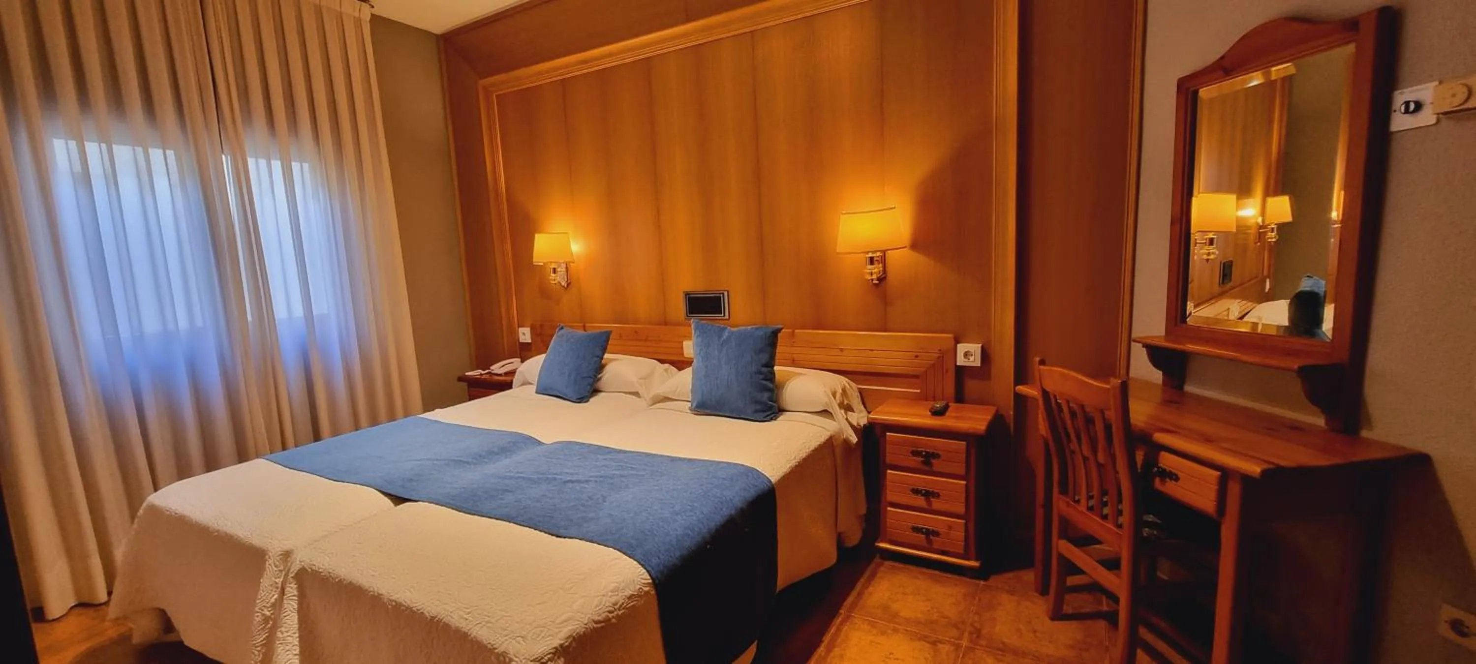 Bedroom, Bed in Hotel Real De Toledo