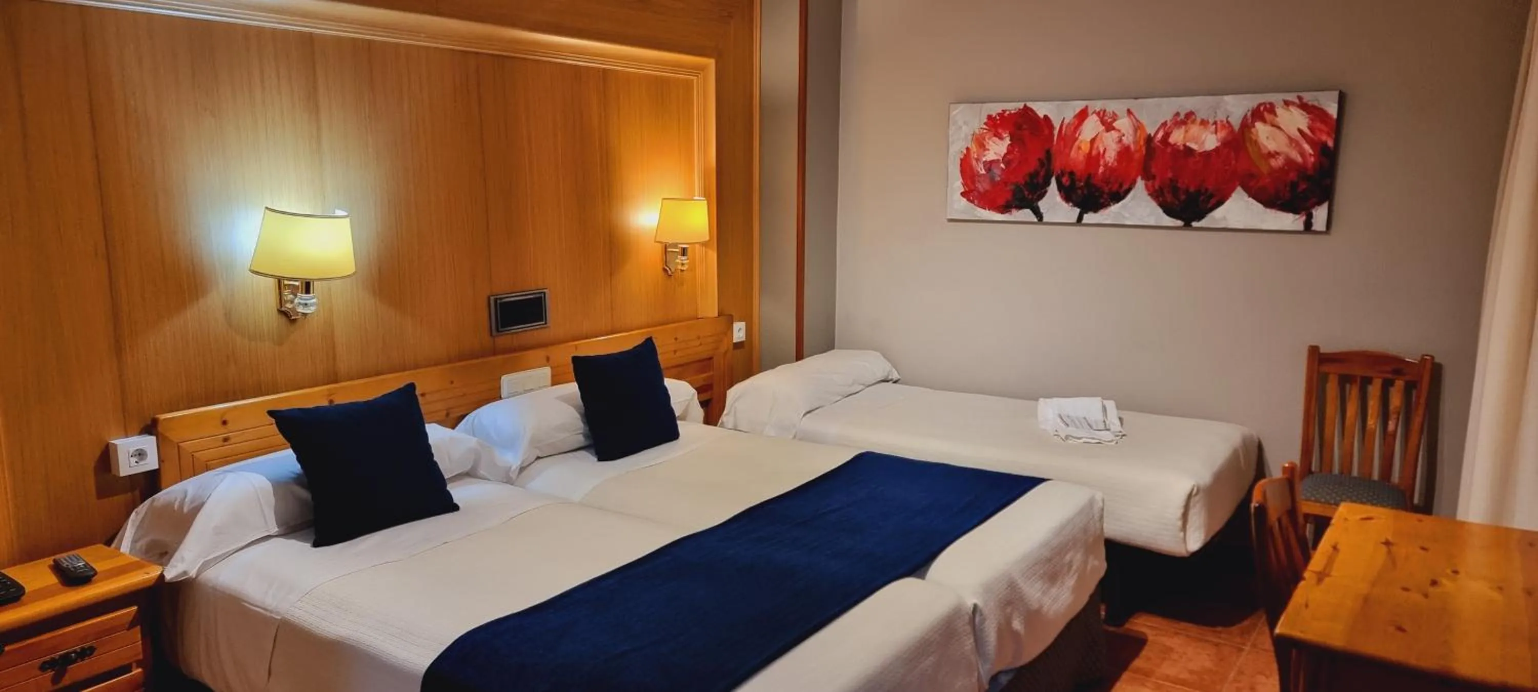 Bedroom, Bed in Hotel Real De Toledo