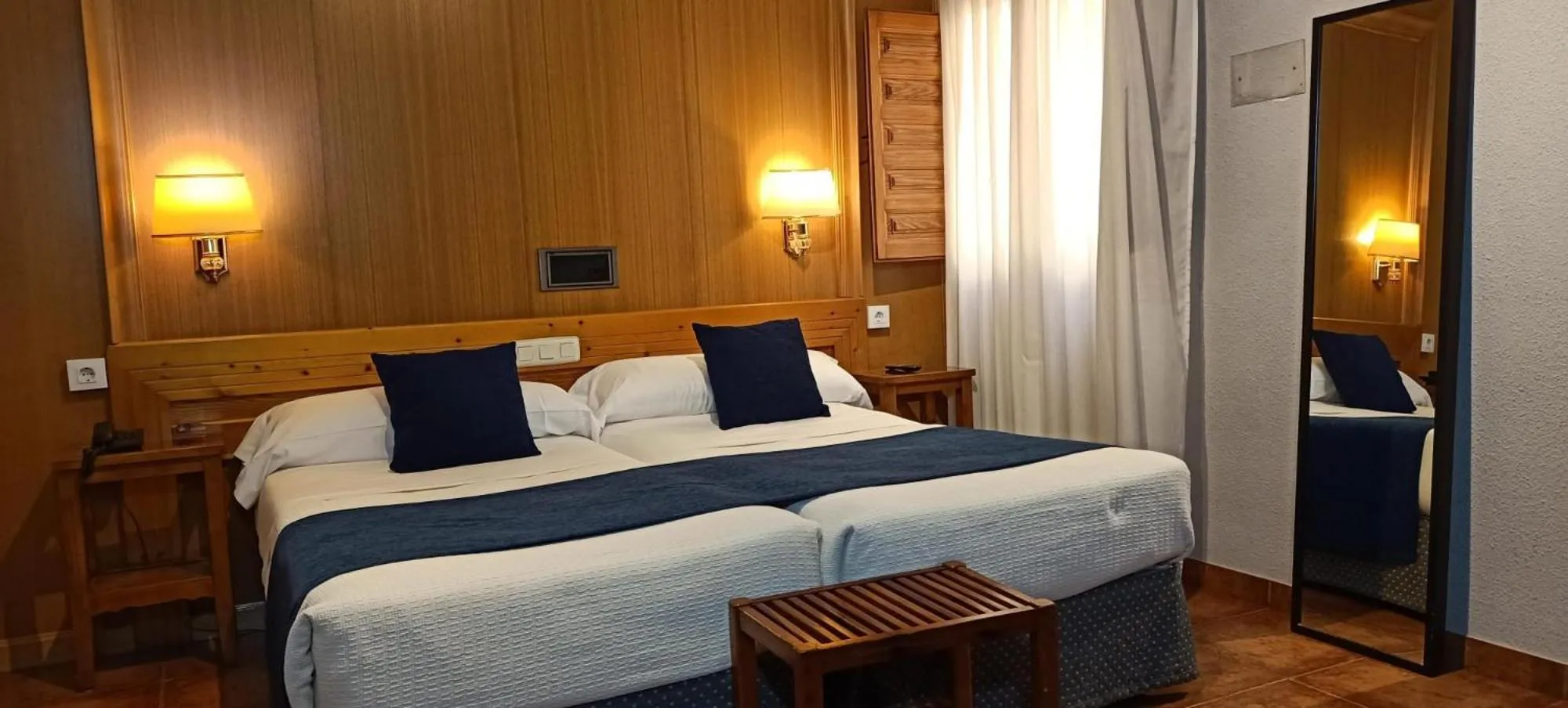 Bedroom, Bed in Hotel Real De Toledo