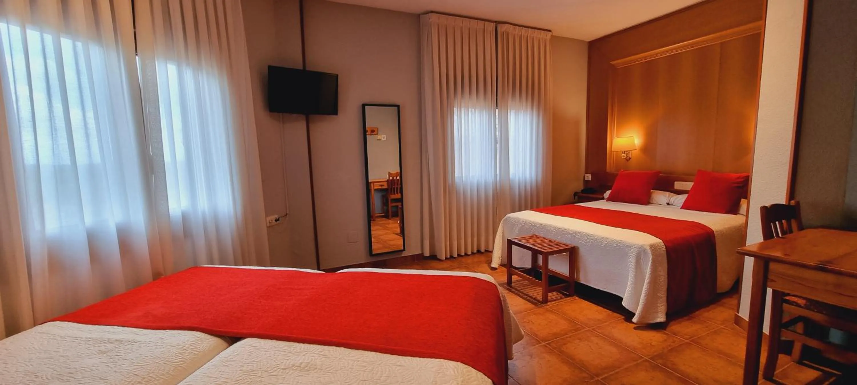 Bedroom, Bed in Hotel Real De Toledo