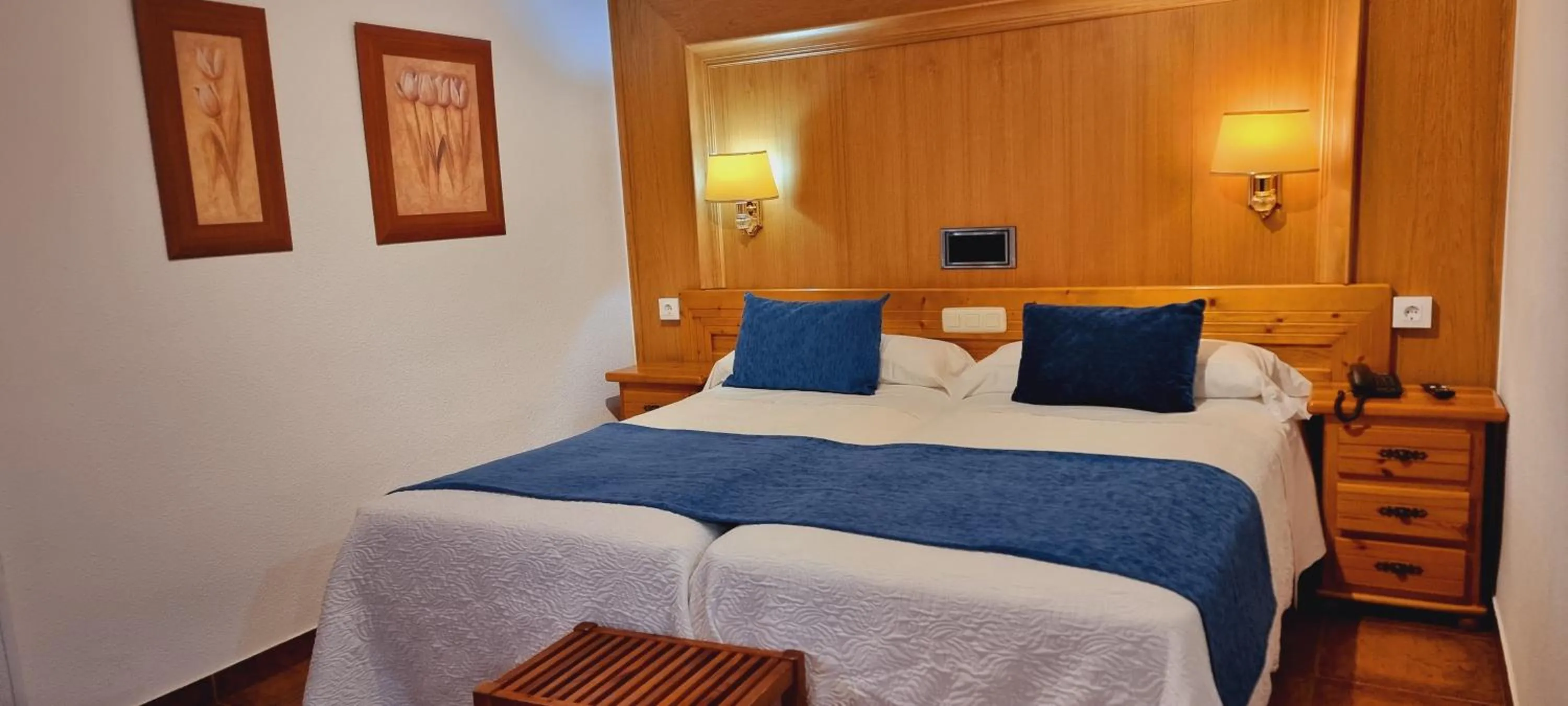 Bedroom, Bed in Hotel Real De Toledo