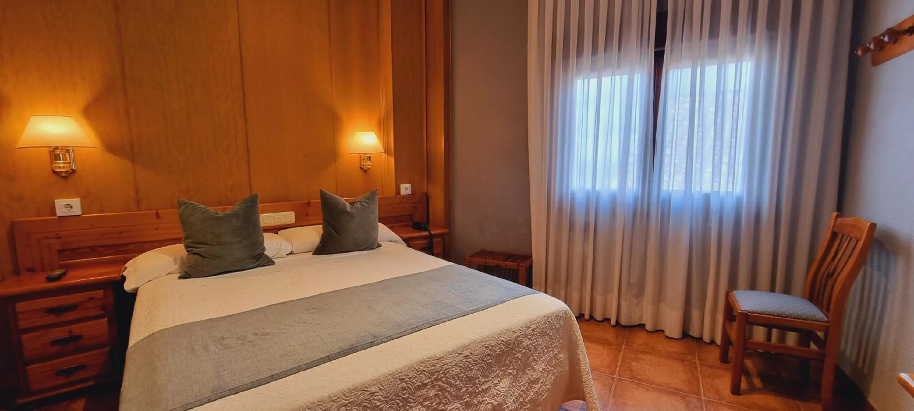 Bedroom, Bed in Hotel Real De Toledo