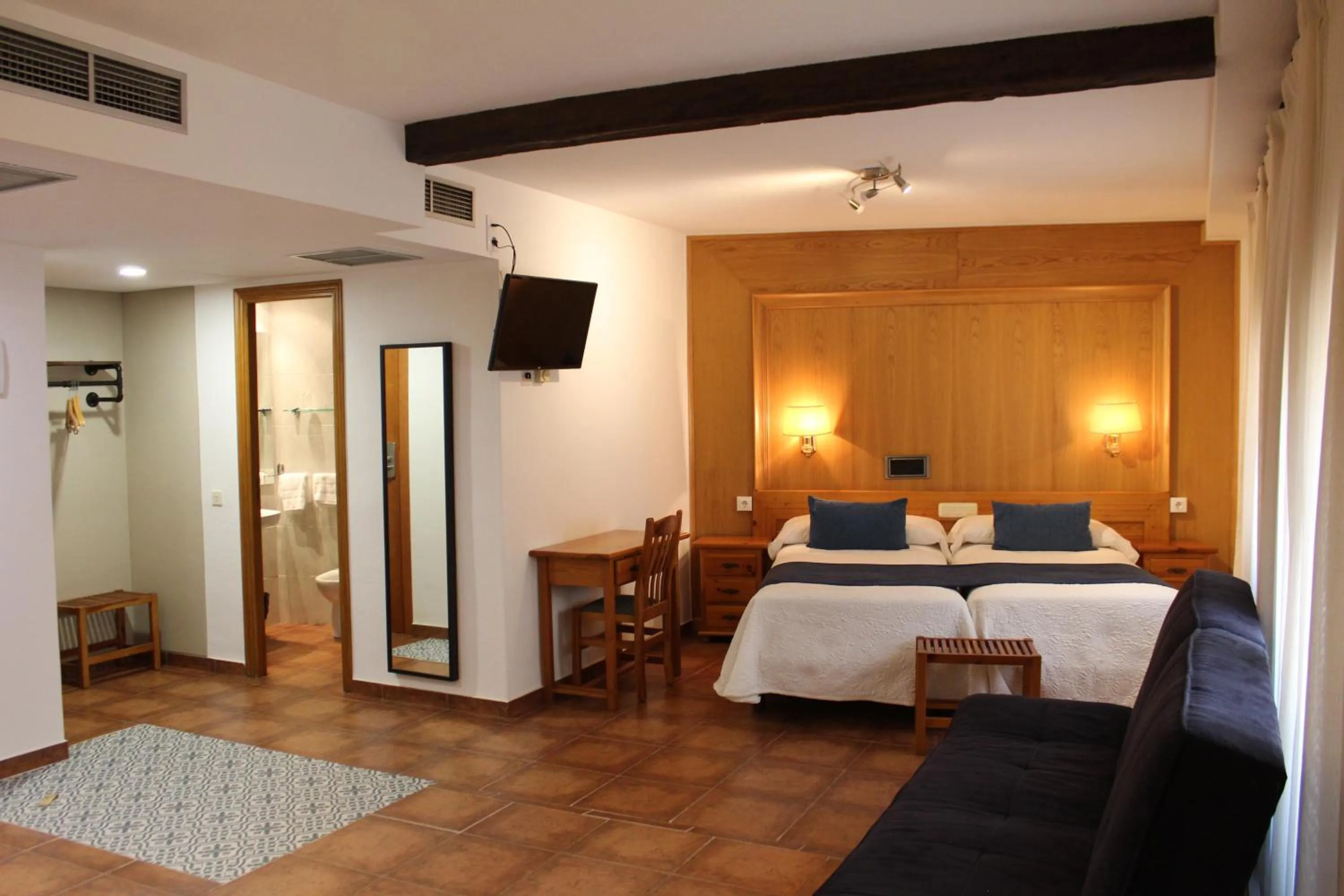 Bedroom, Bed in Hotel Real De Toledo