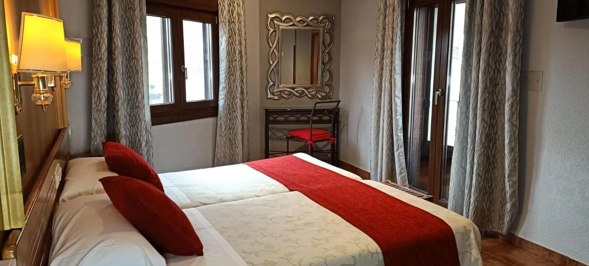 Bedroom, Bed in Hotel Real De Toledo