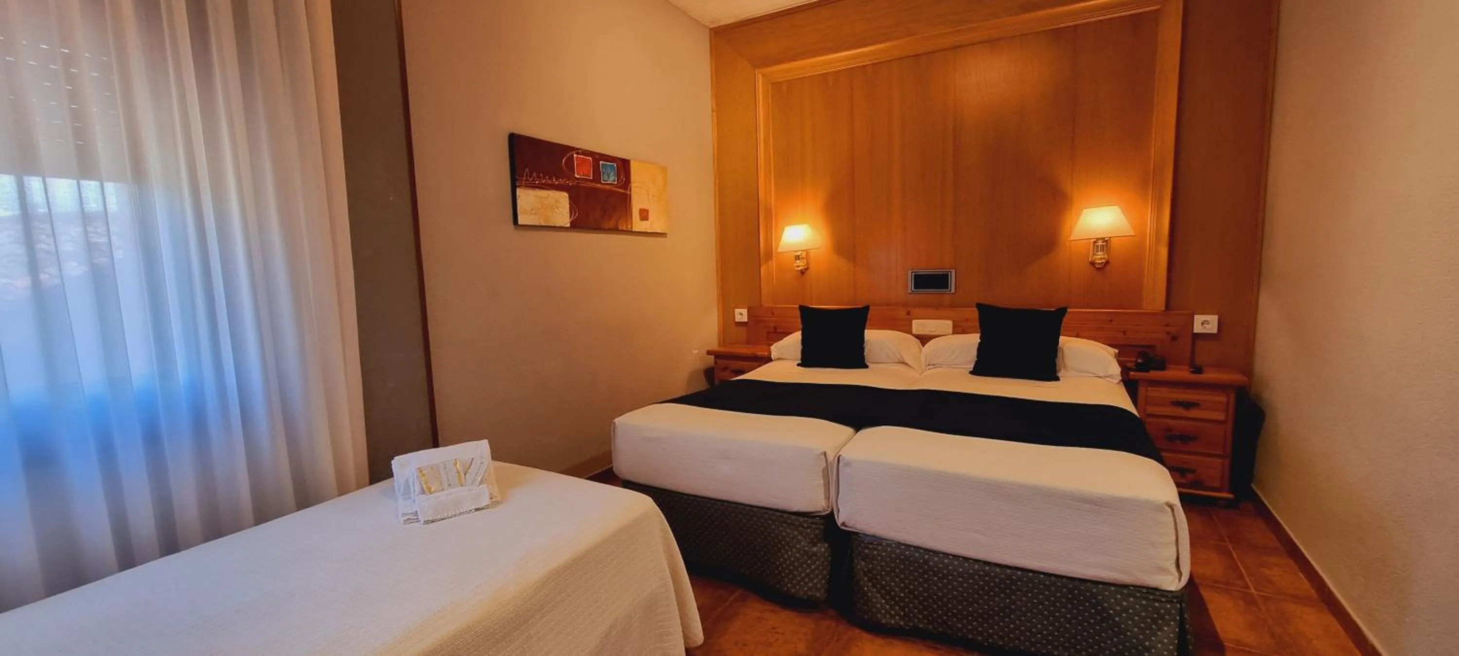 Bedroom, Bed in Hotel Real De Toledo