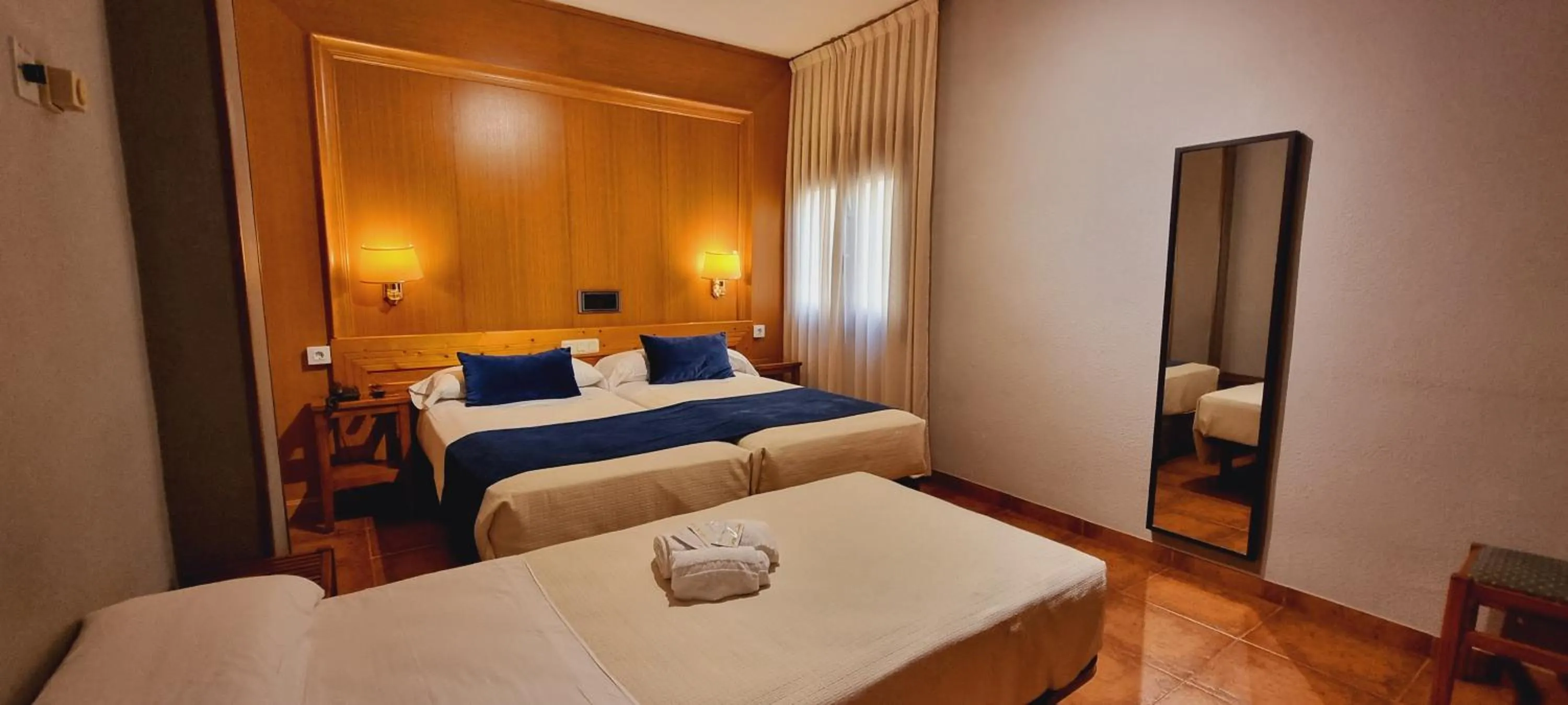 Bedroom, Bed in Hotel Real De Toledo