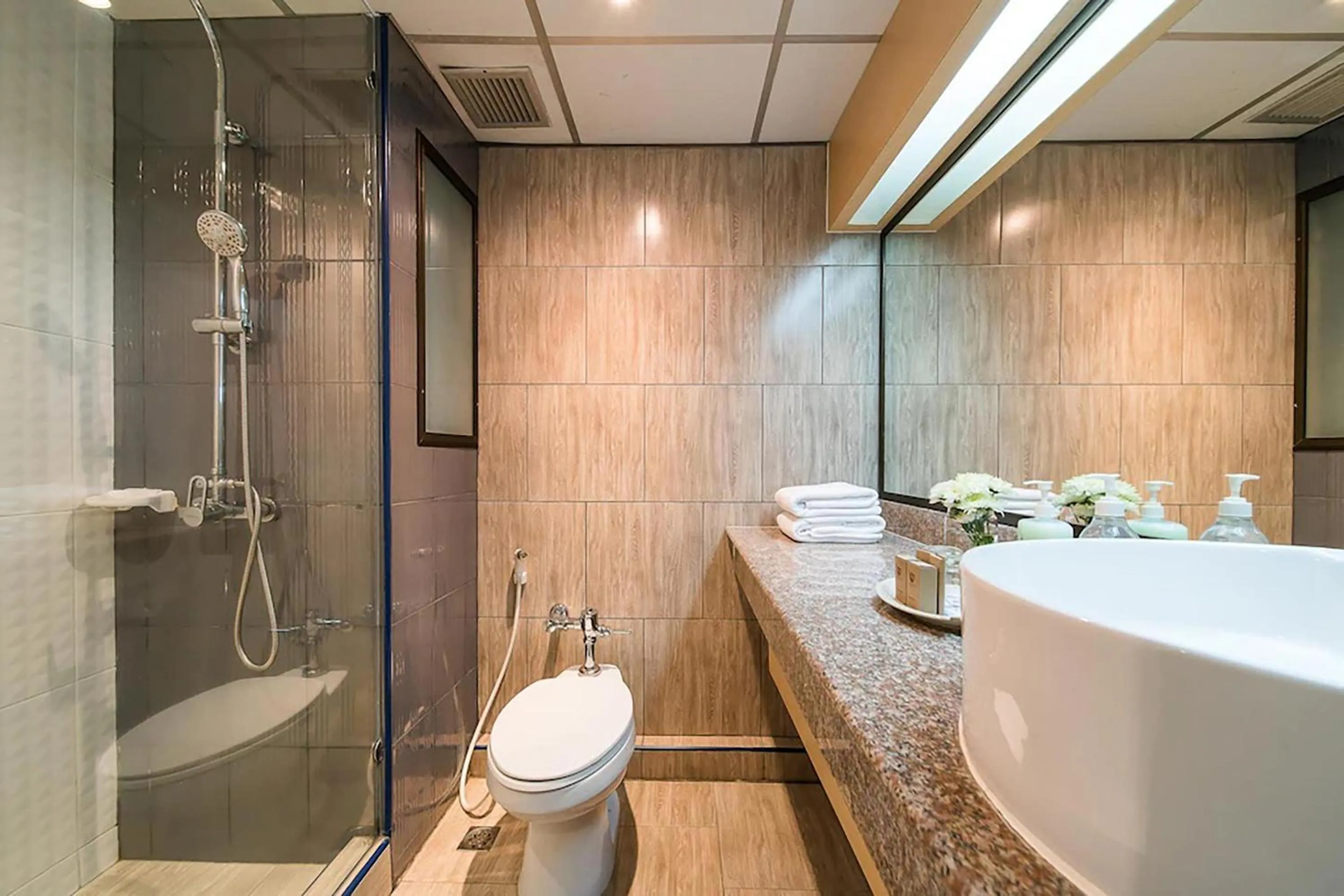 Shower in Mountain Beach Resort & Convention Center