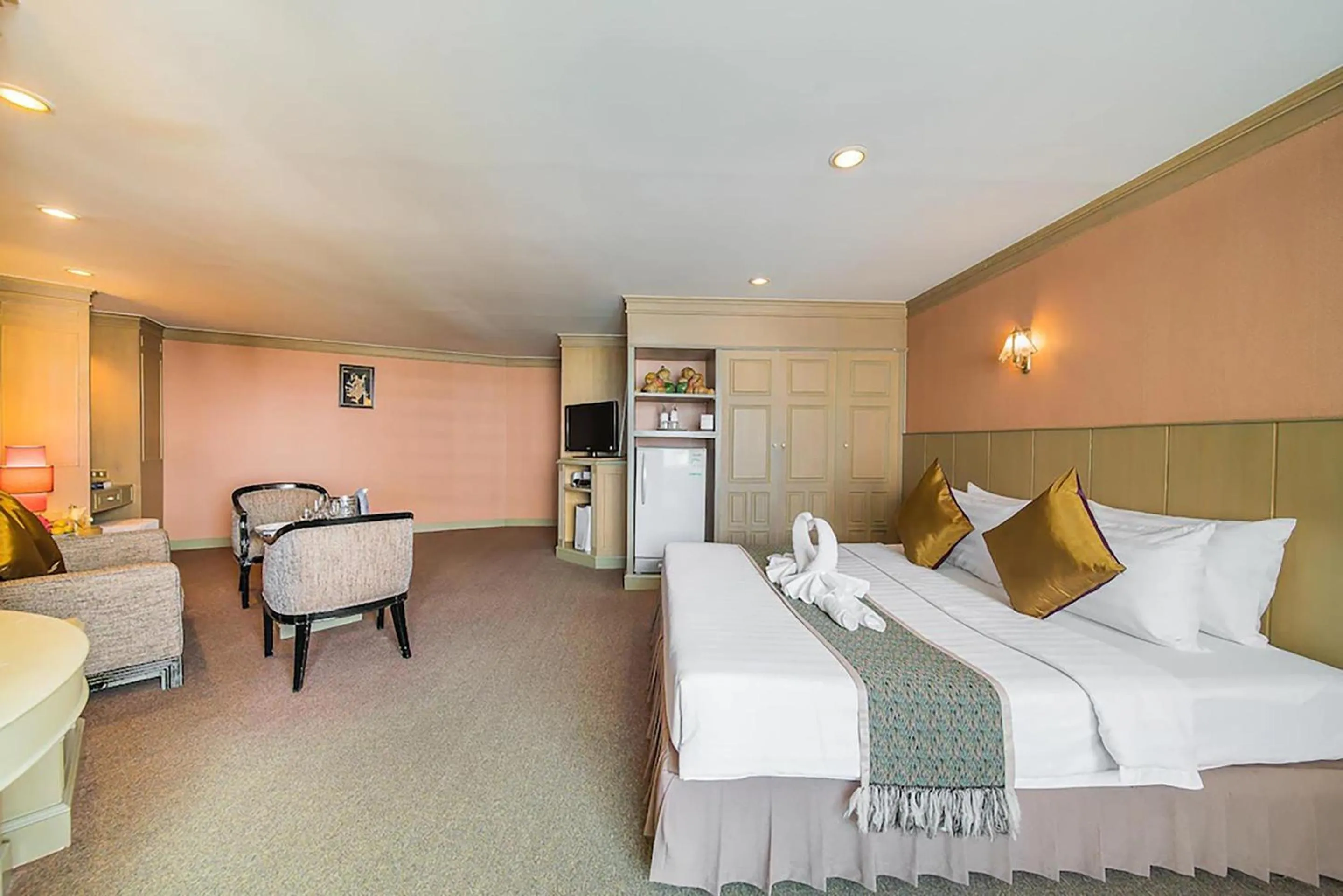 Bed in Mountain Beach Resort & Convention Center