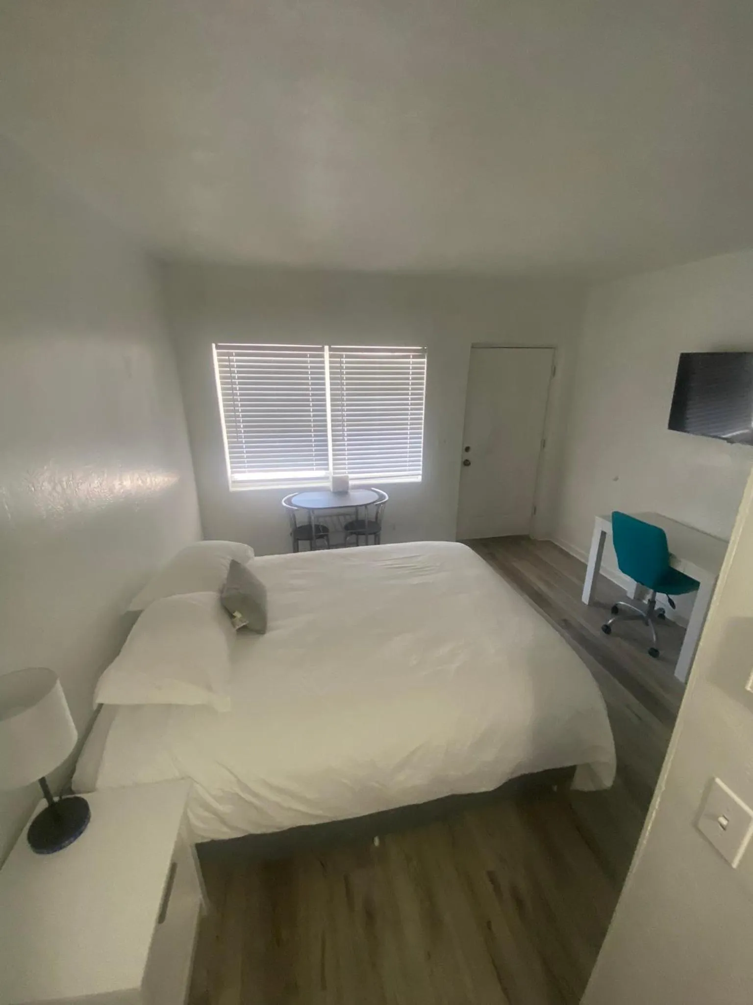 Bed in Uptown Inn & Suites