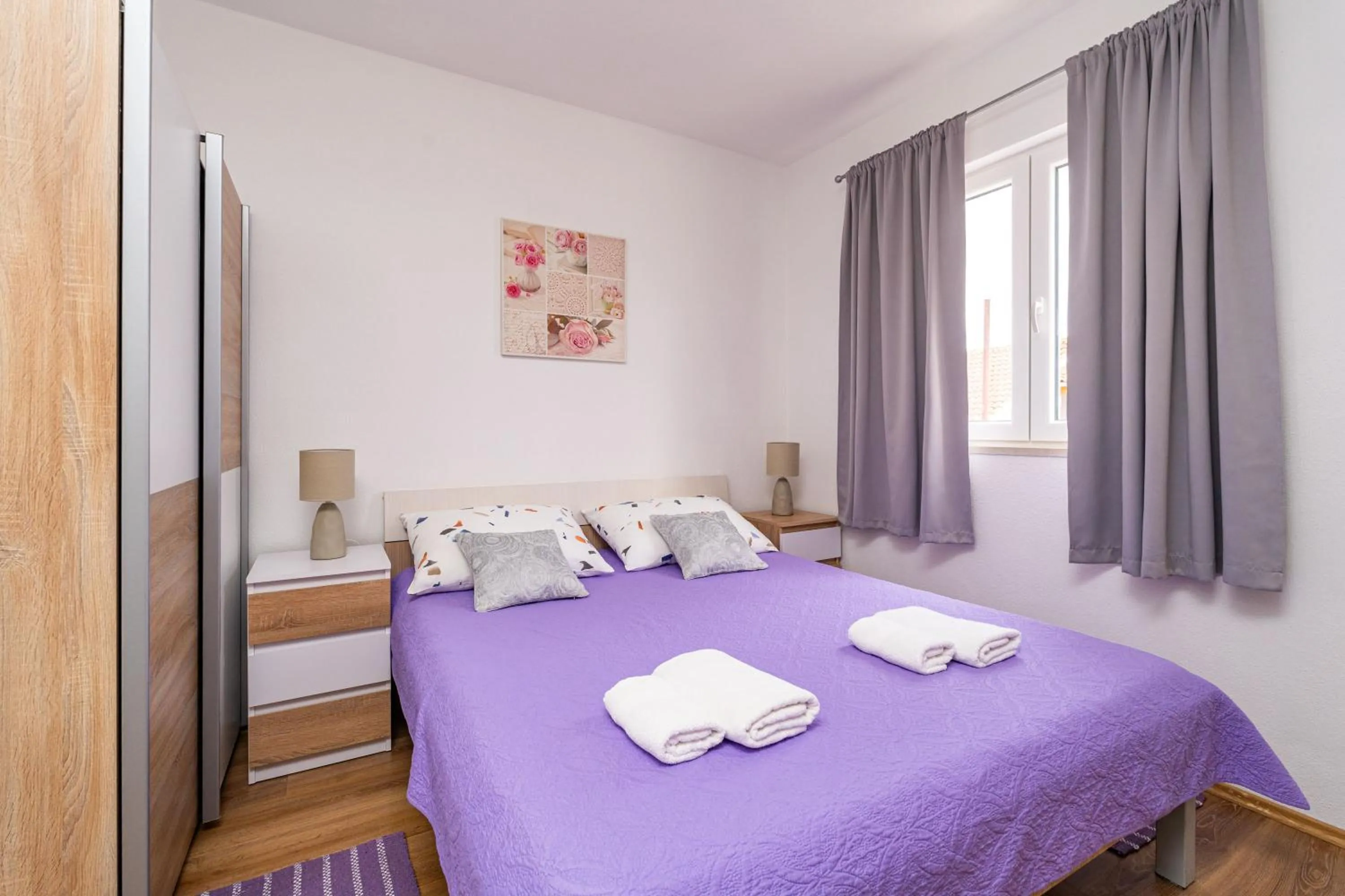 Bed in Sea View Apartment Nuncijata