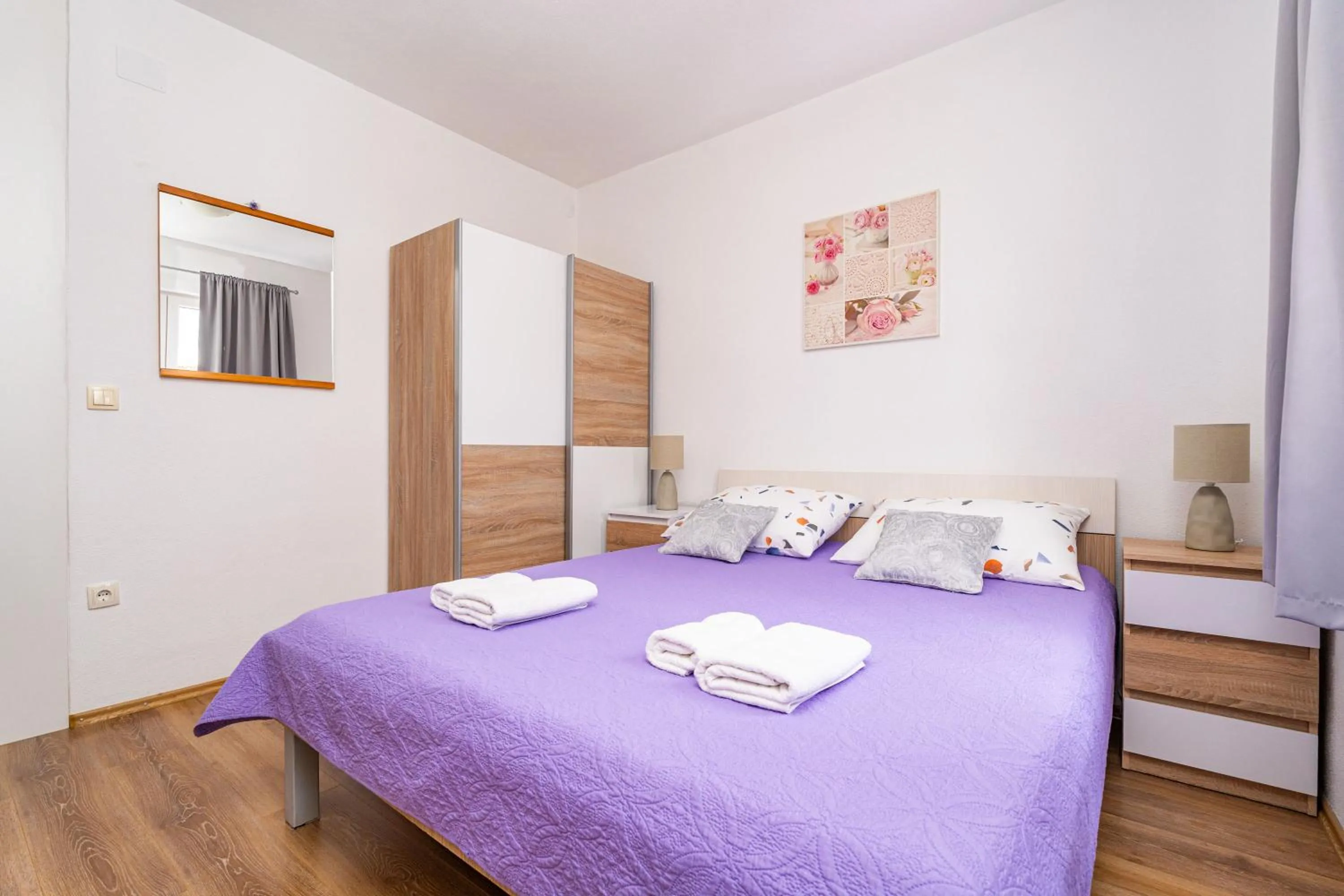 Bed in Sea View Apartment Nuncijata