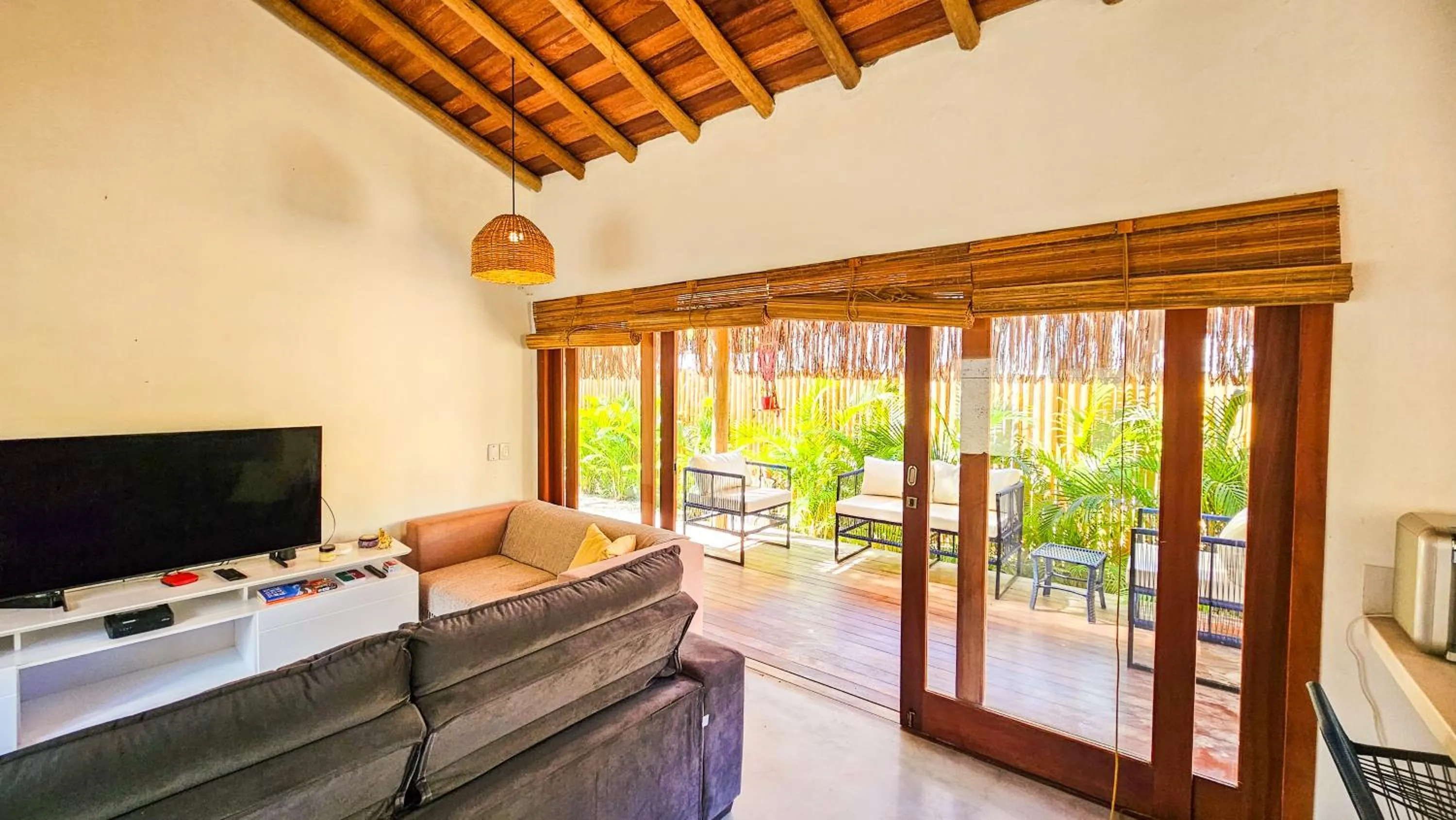 Communal lounge/ TV room in Villa Mediterrâneo Trancoso