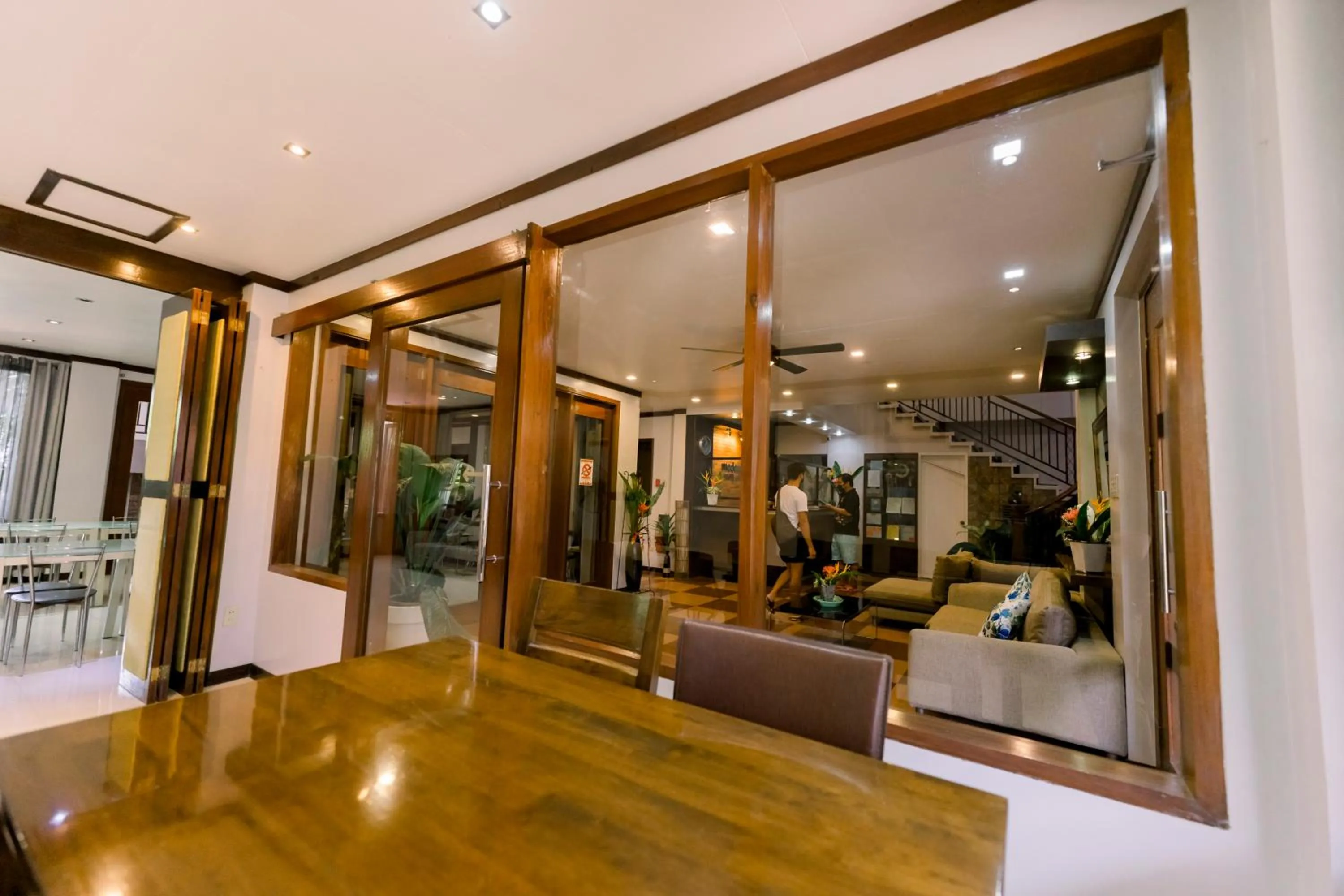 Seating area in Madonna Hometel and Suites