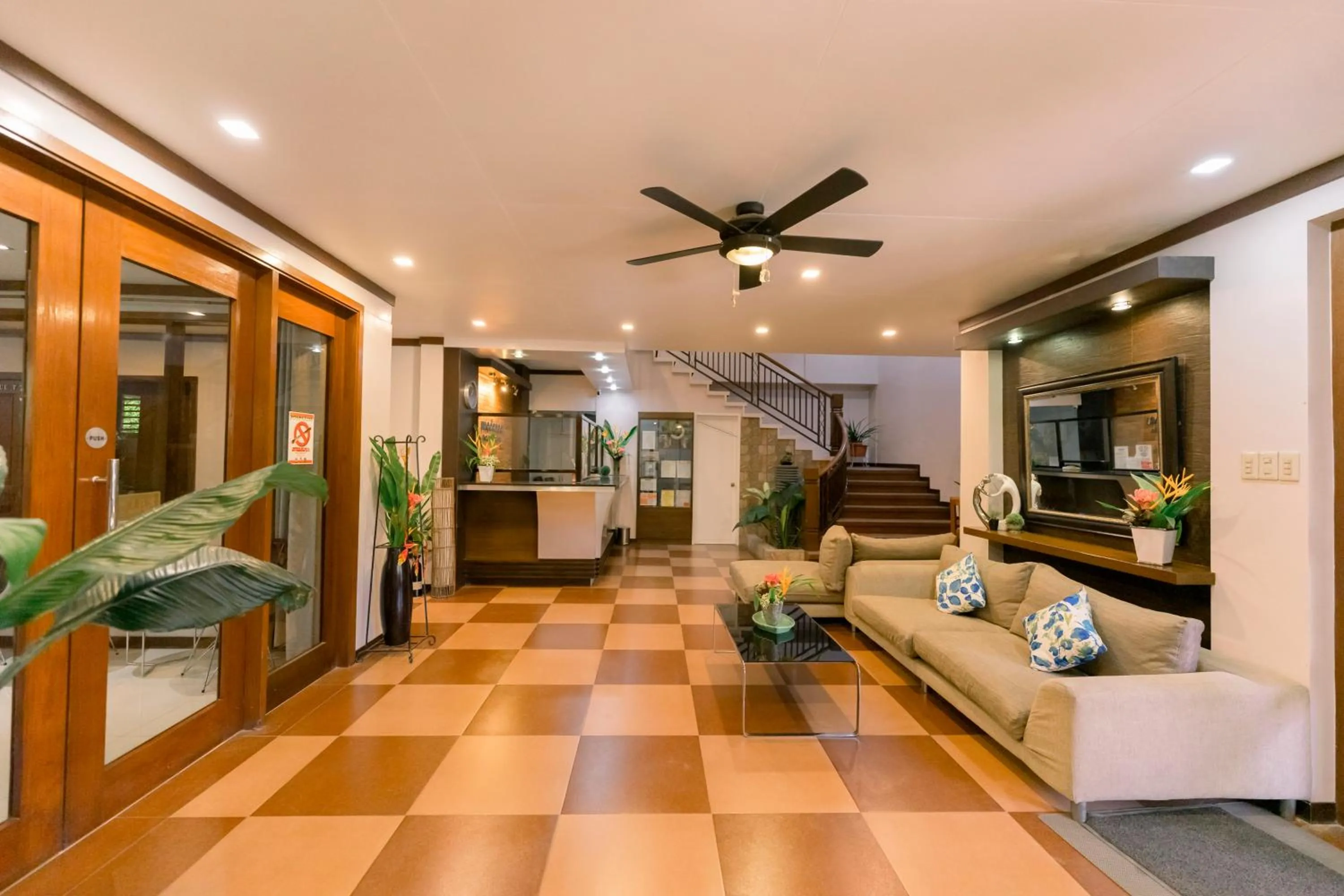 Lobby or reception in Madonna Hometel and Suites