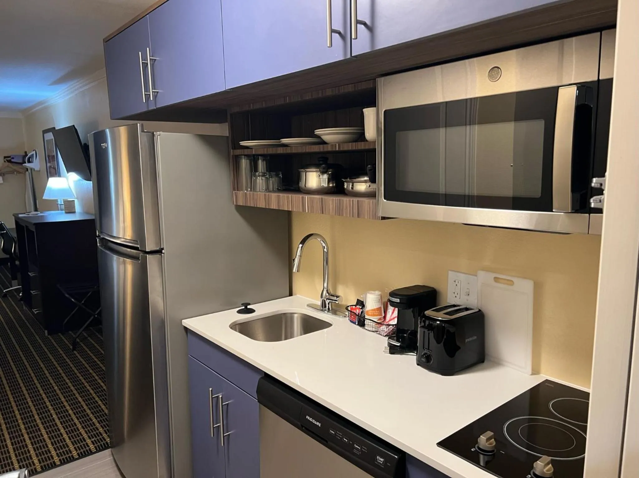 kitchen in MainStay Suites Ozona I-10