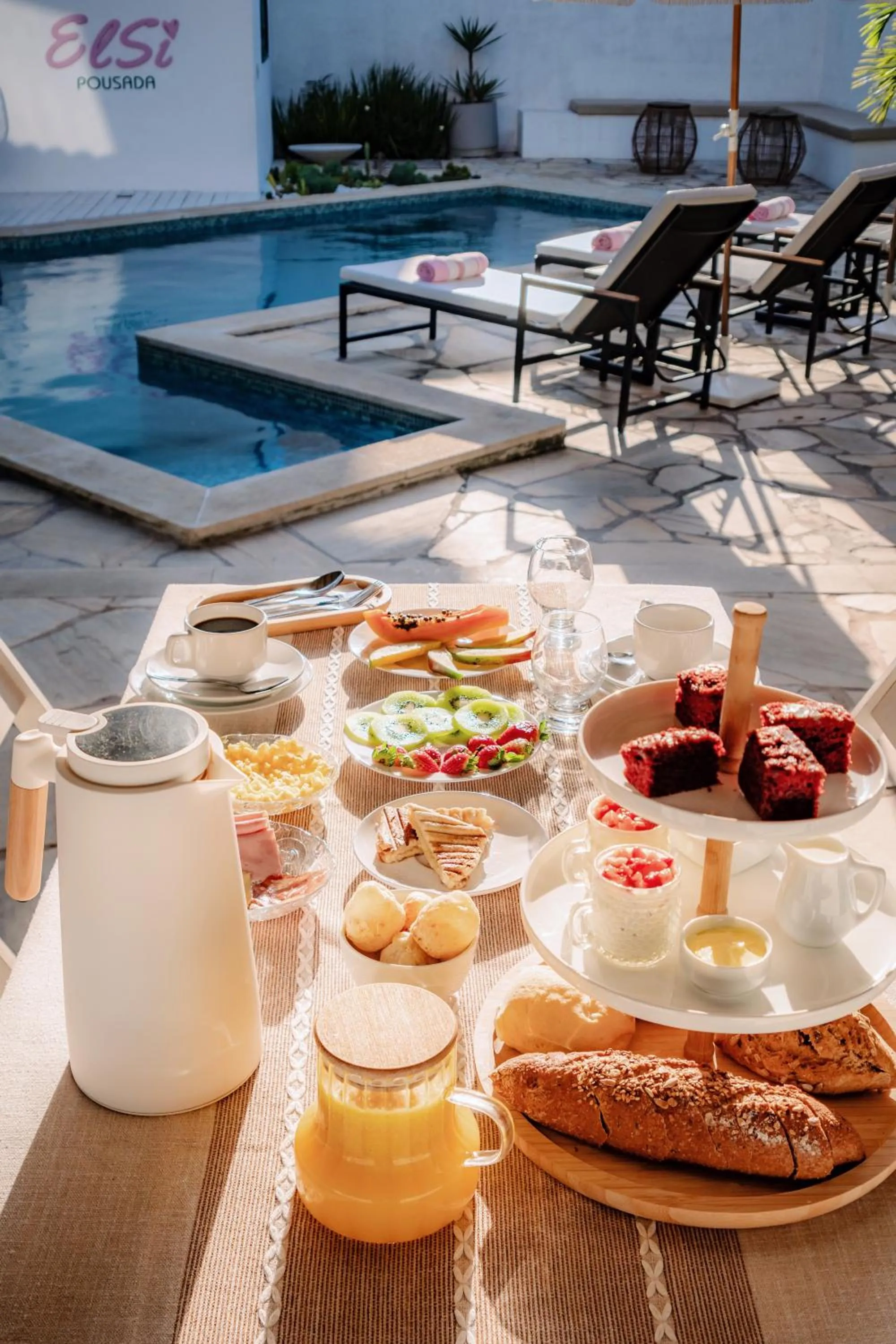 Restaurant/places to eat in Elsi Pousada