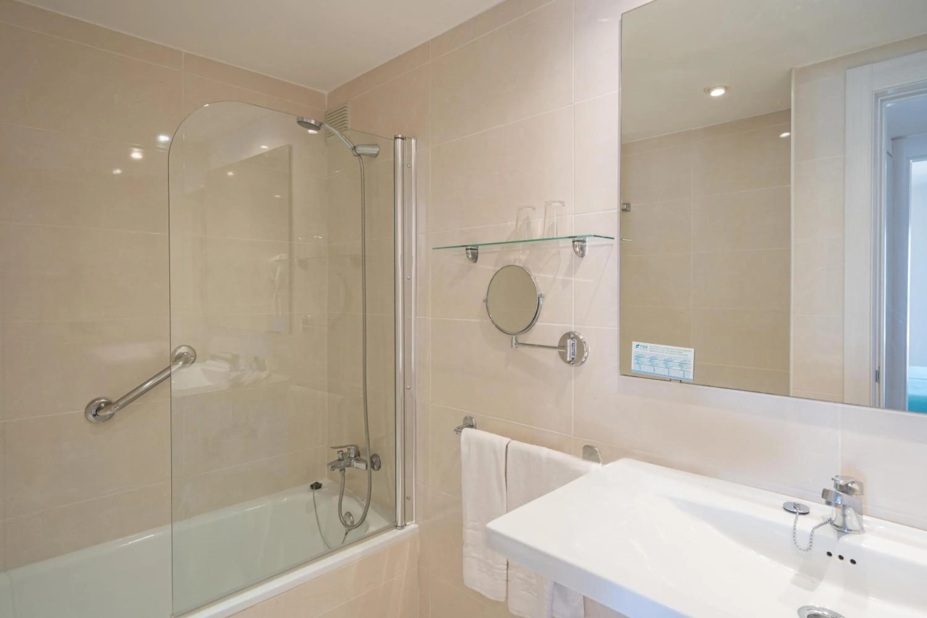 Shower in THB Guya Playa