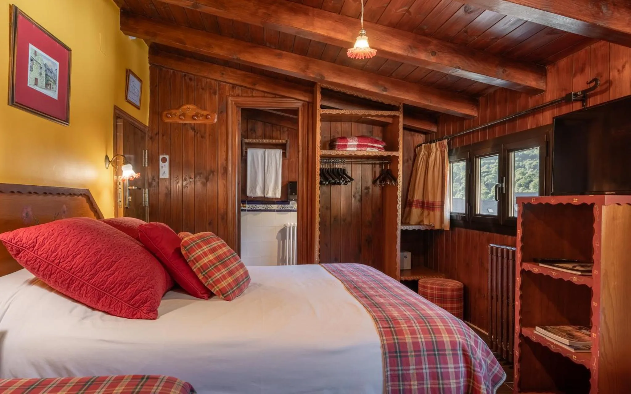 Bed in Hotel Aran La Abuela