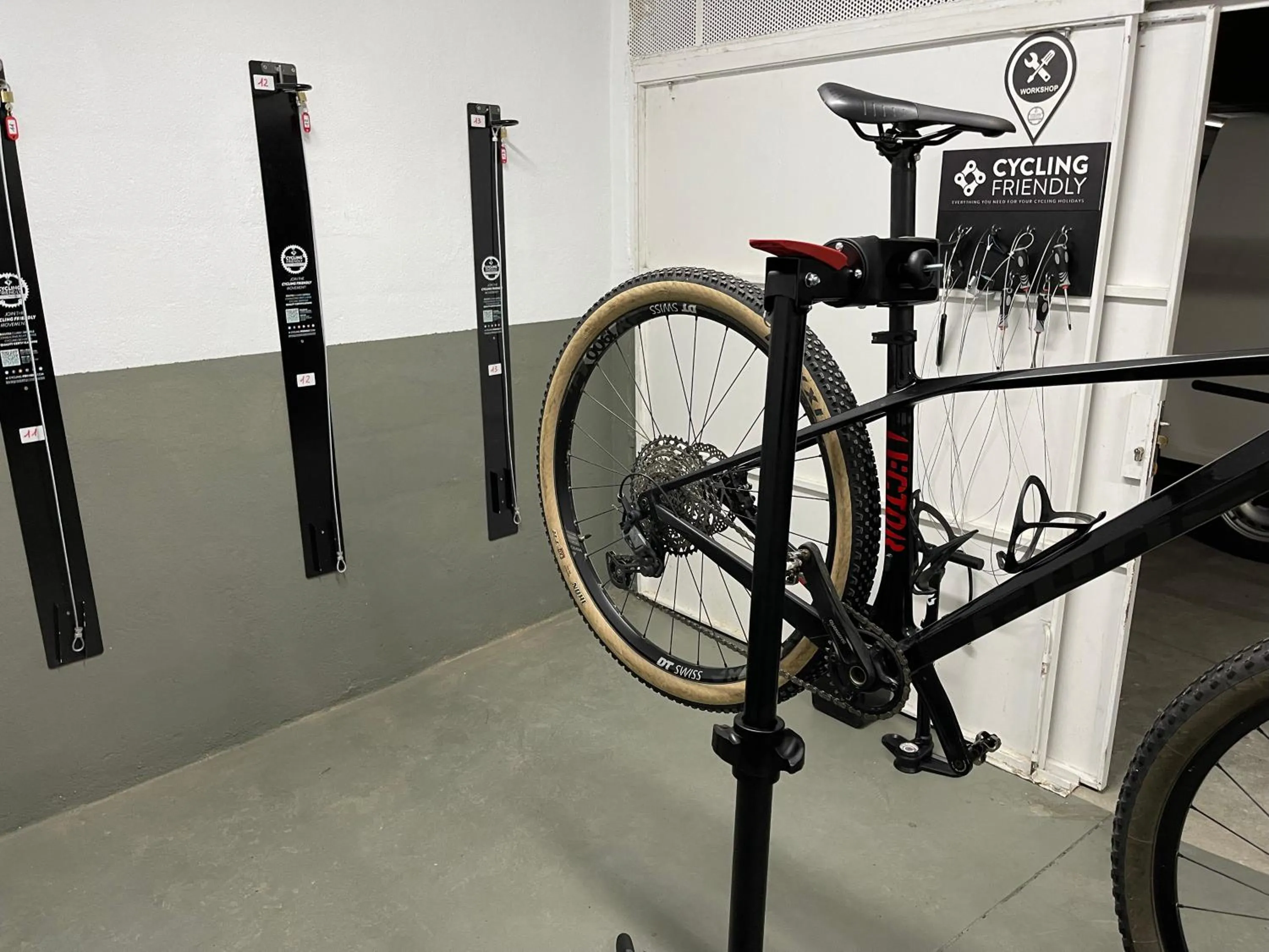 Cycling in Hotel Aran La Abuela