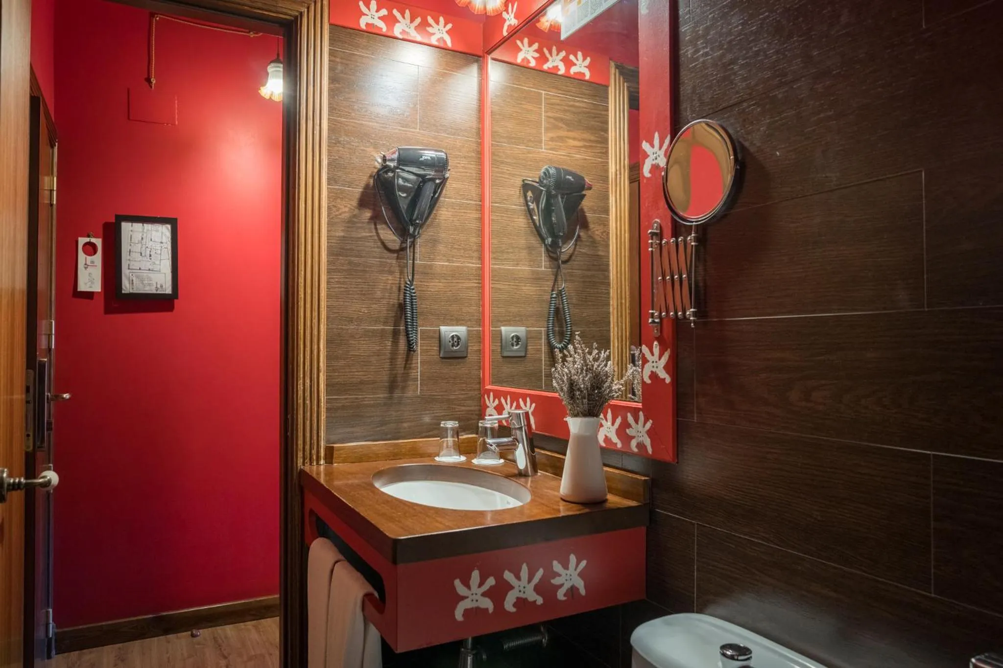 Shower in Hotel Aran La Abuela